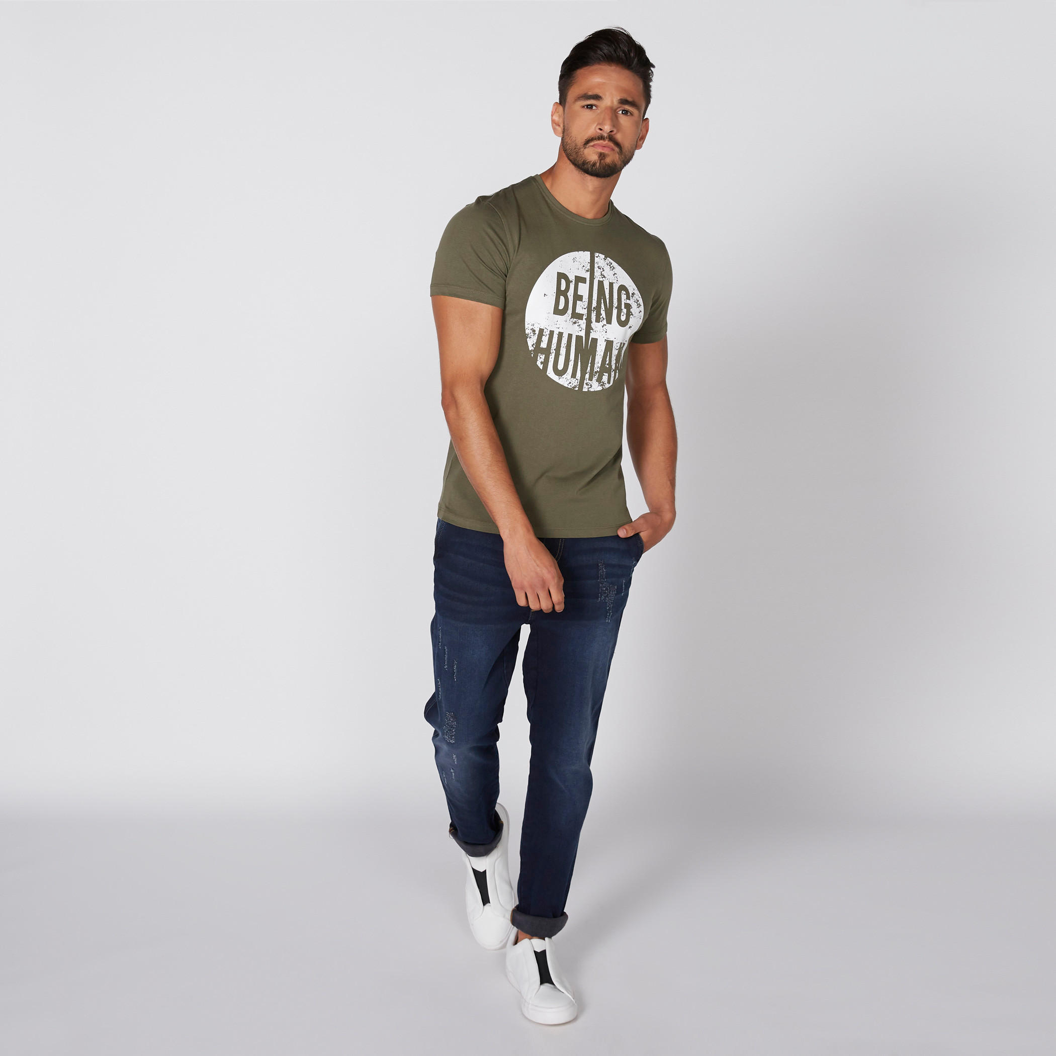 تيشيرت بياقة مستديرة وأكمام قصيرة مع طبعات بيينج هيومان-men-clothing-tshirtsandpolos-tshirts-image-2