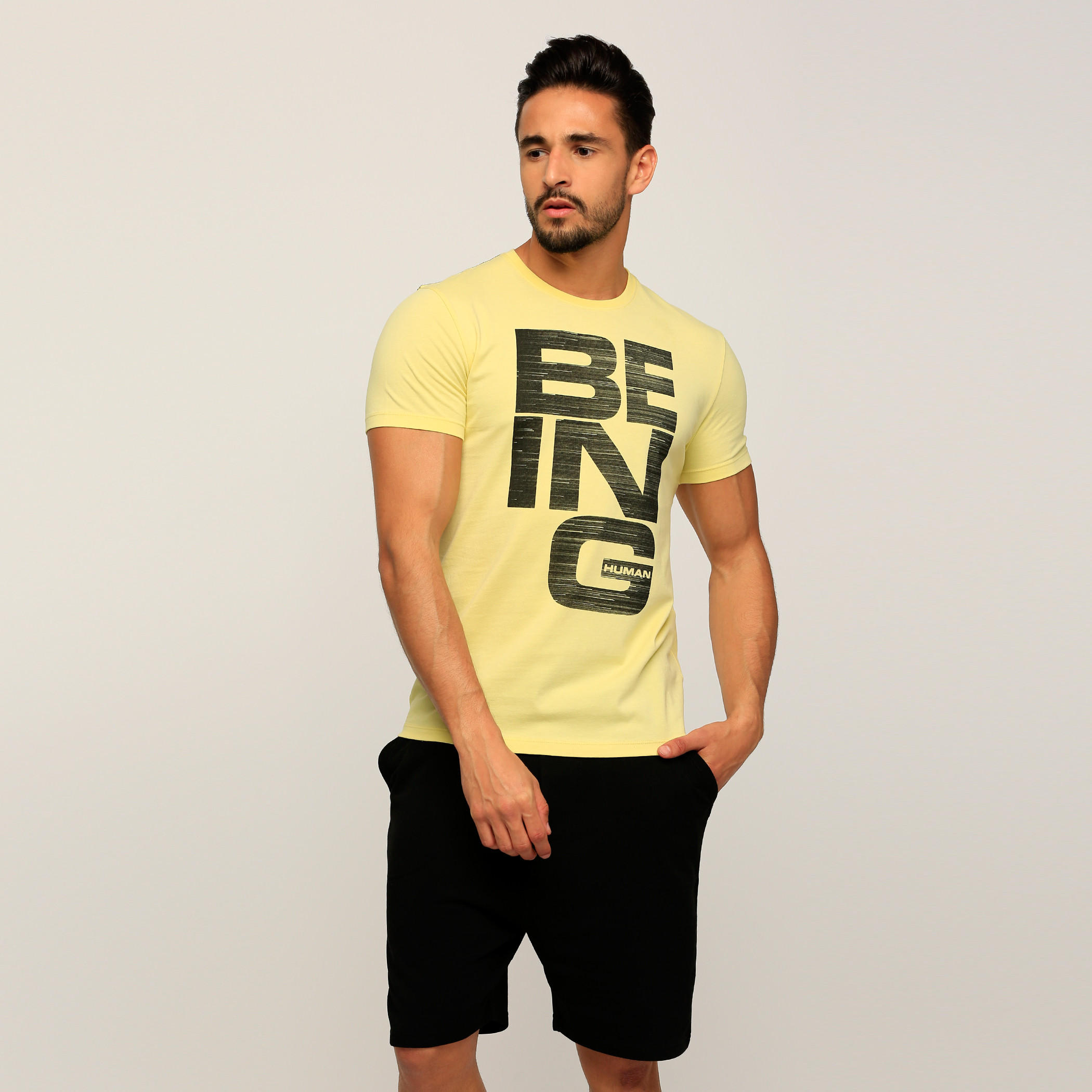 تيشيرت بياقة مستديرة وأكمام قصيرة مع طبعات بيينج هيومان-men-clothing-tshirtsandpolos-tshirts-image-1