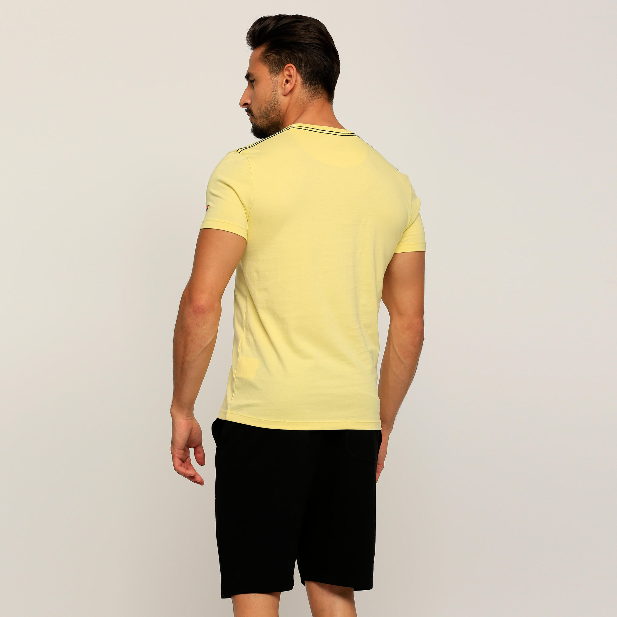 تيشيرت بياقة مستديرة وأكمام قصيرة مع طبعات بيينج هيومان-men-clothing-tshirtsandpolos-tshirts-image-2