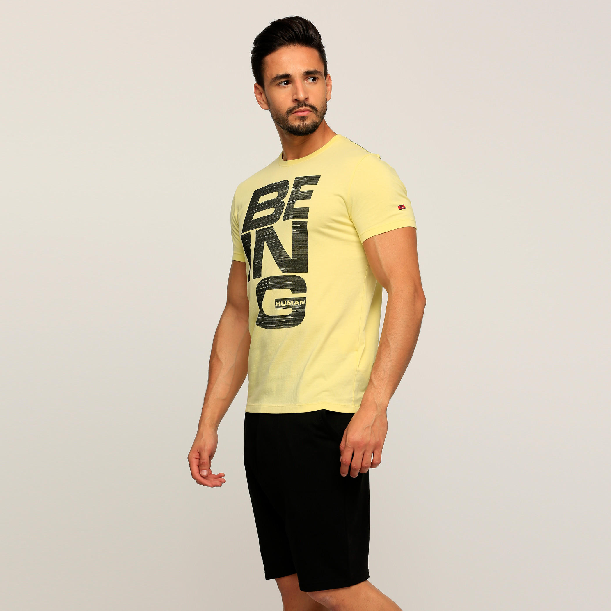 تيشيرت بياقة مستديرة وأكمام قصيرة مع طبعات بيينج هيومان-men-clothing-tshirtsandpolos-tshirts-image-3