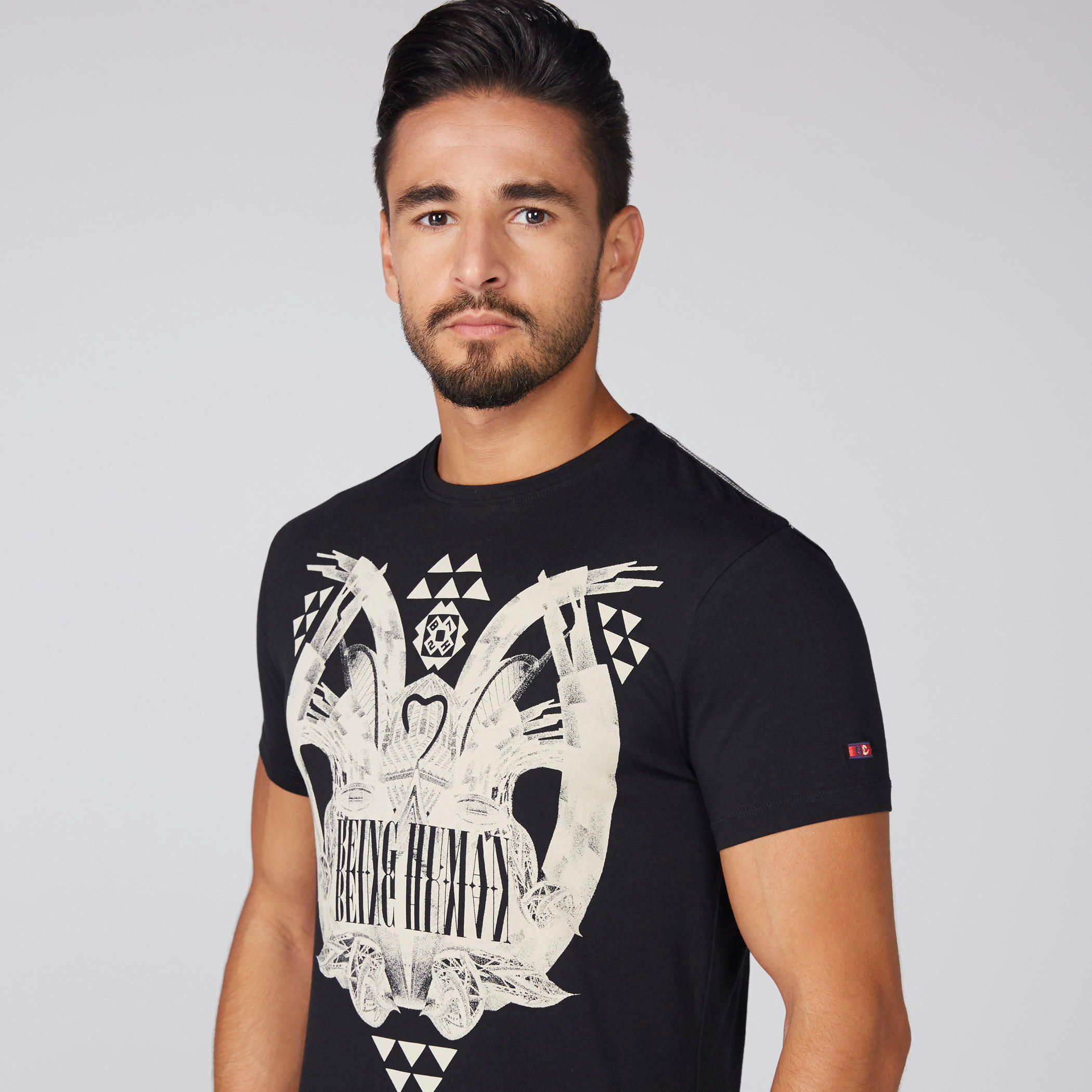 تيشيرت بطبعات وياقة ضيقة وأكمام قصيرة من بيينج هيومان-men-clothing-tshirtsandpolos-tshirts-image-1