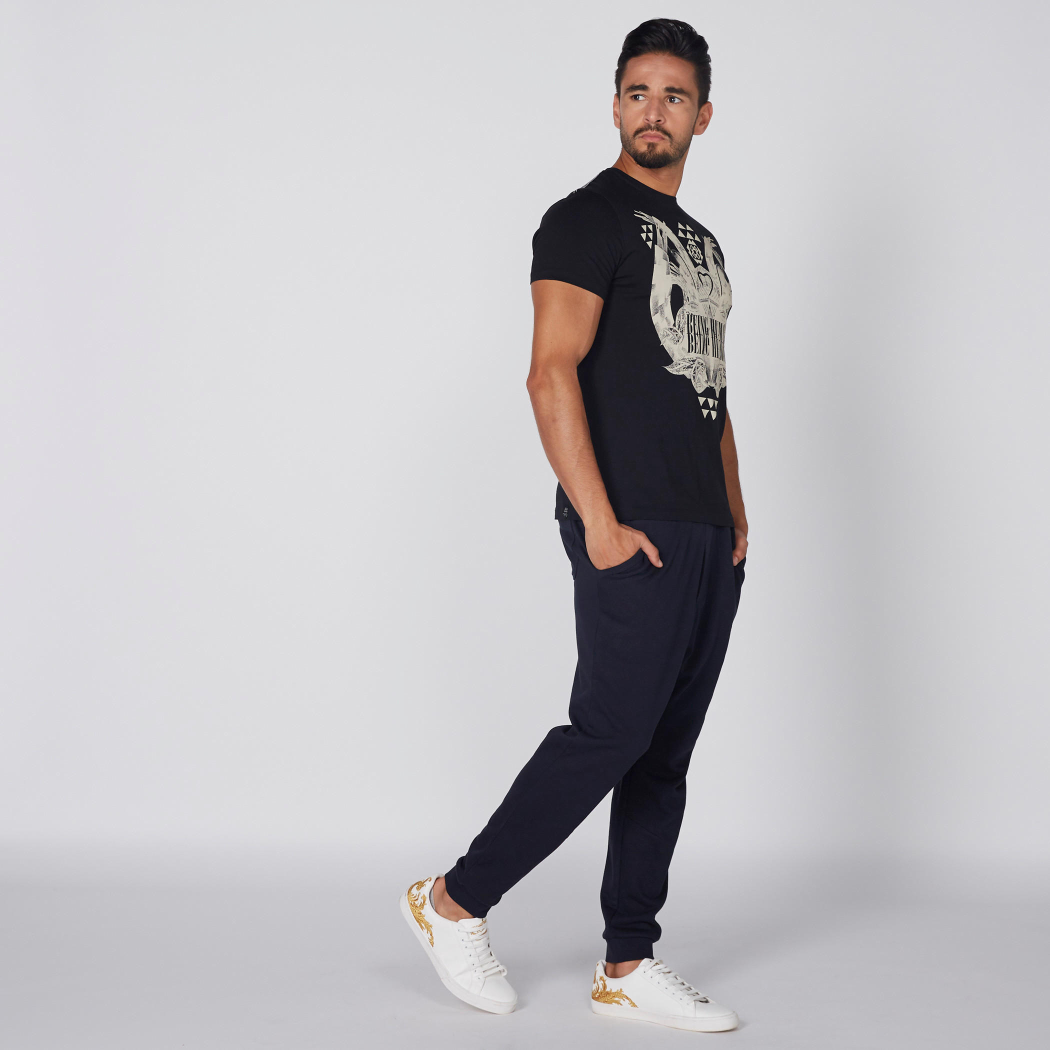 تيشيرت بطبعات وياقة ضيقة وأكمام قصيرة من بيينج هيومان-men-clothing-tshirtsandpolos-tshirts-image-2