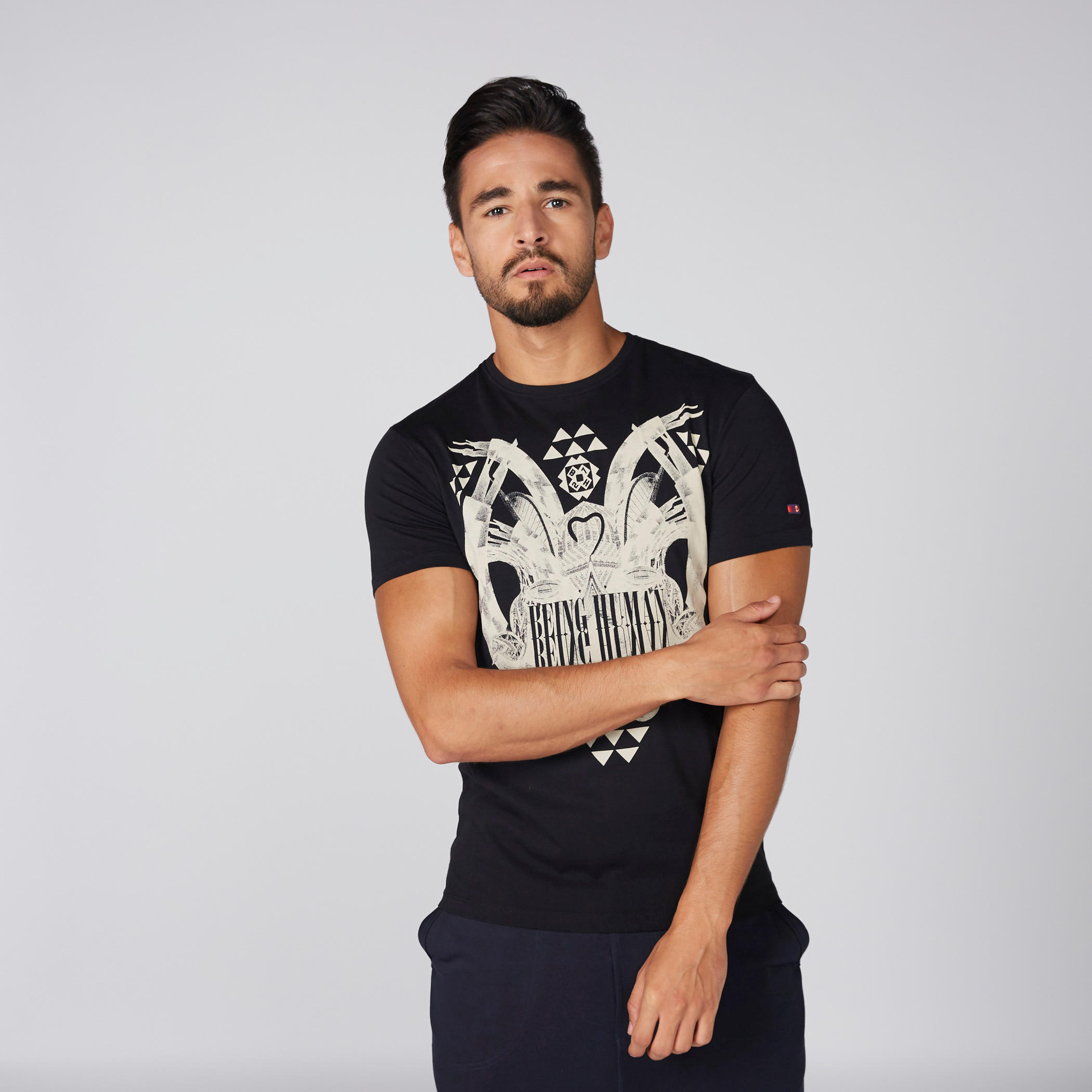 تيشيرت بطبعات وياقة ضيقة وأكمام قصيرة من بيينج هيومان-men-clothing-tshirtsandpolos-tshirts-image-3