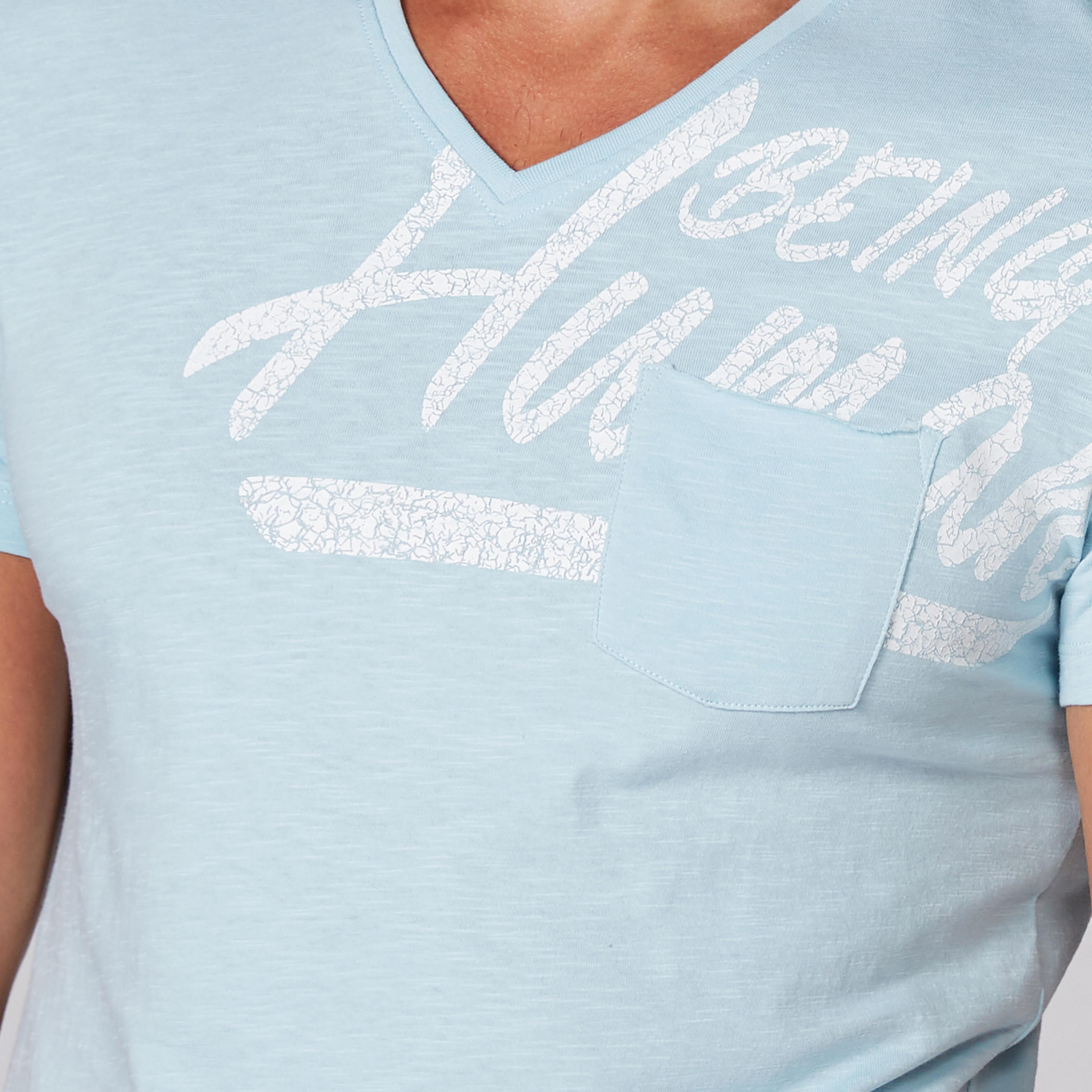 تيشيرت بياقة V وأكمام قصيرة وطبعات بيينج هيومان-men-clothing-tshirtsandpolos-tshirts-image-10