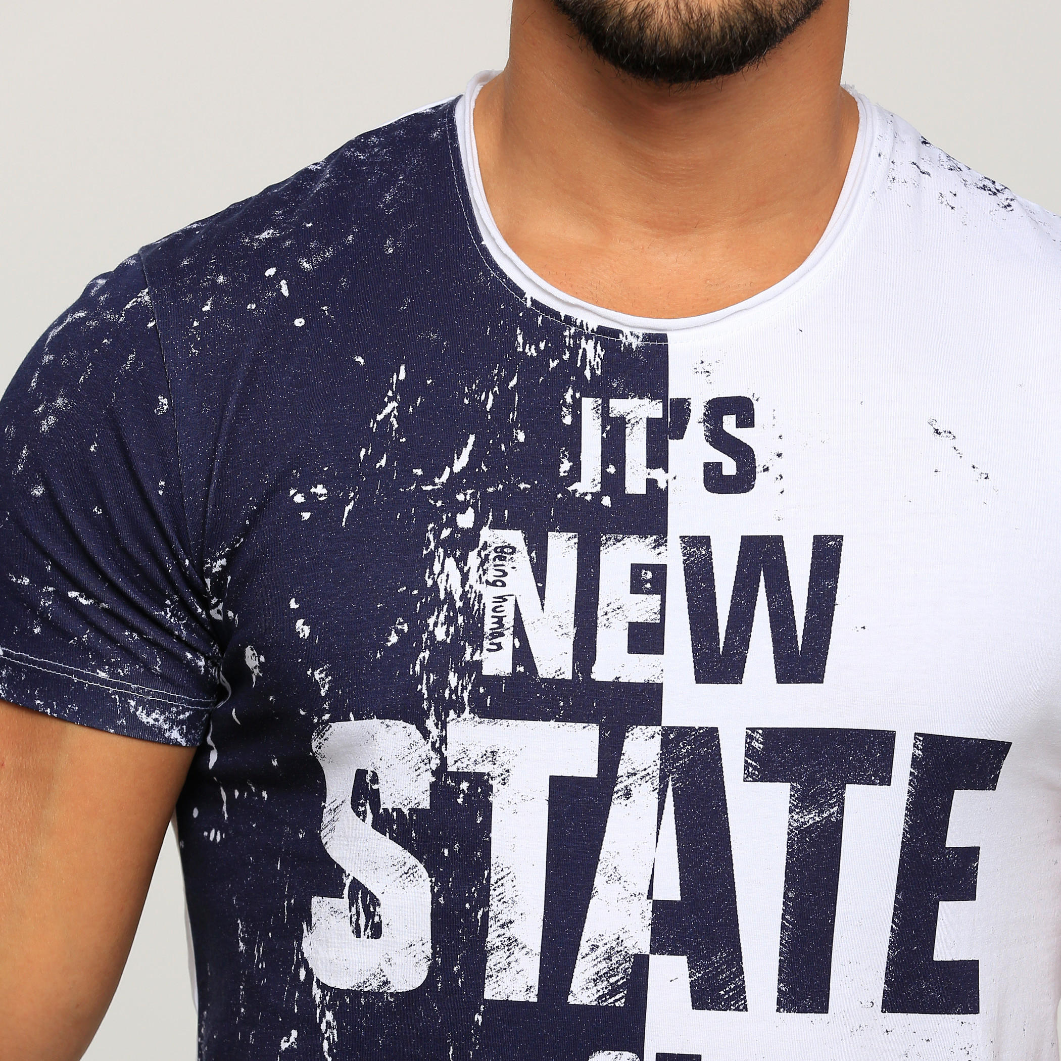 تيشيرت بطبعات وأكمام قصيرة وياقة مستديرة من بيينج هيومان-men-clothing-tshirtsandpolos-tshirts-image-4
