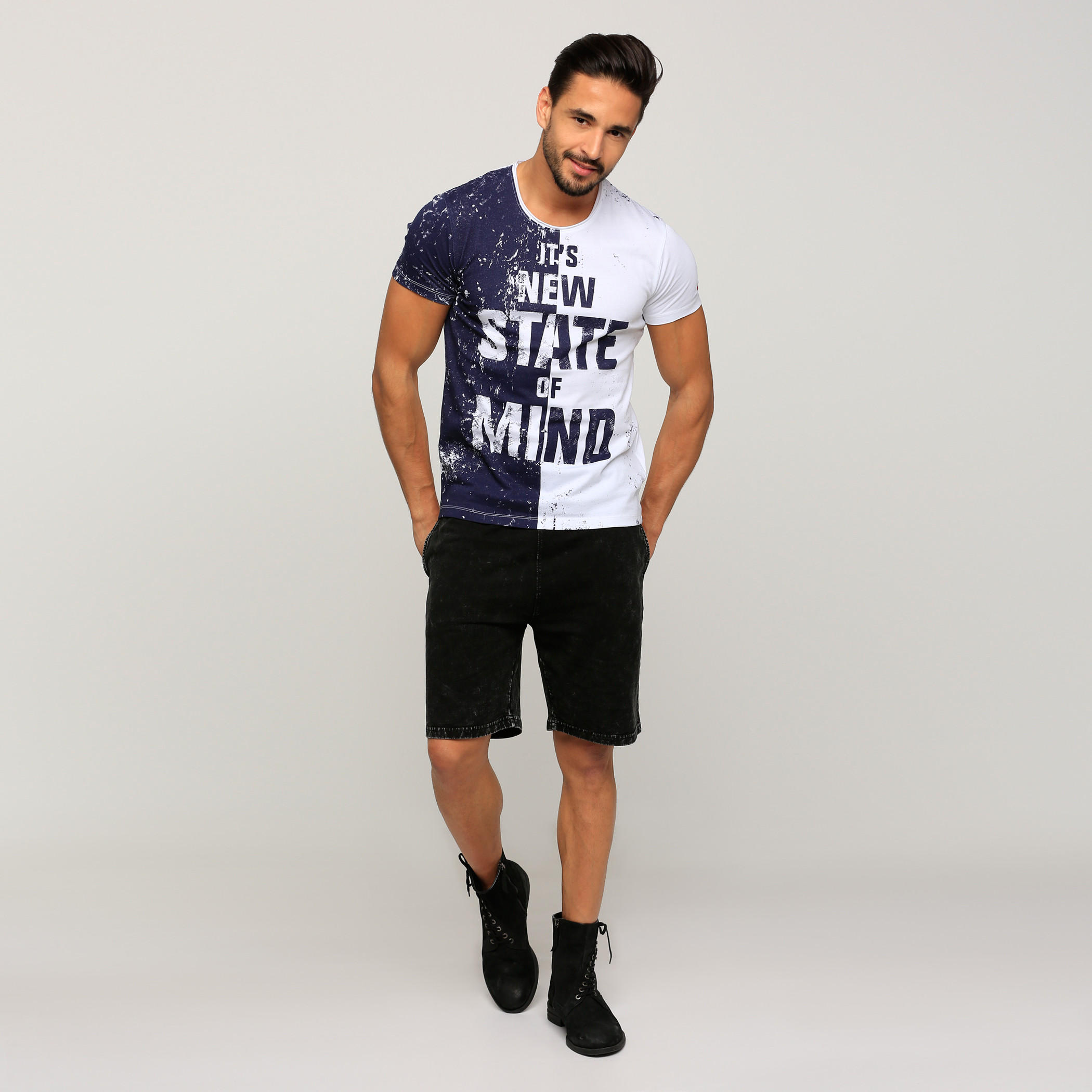 تيشيرت بطبعات وأكمام قصيرة وياقة مستديرة من بيينج هيومان-men-clothing-tshirtsandpolos-tshirts-image-5