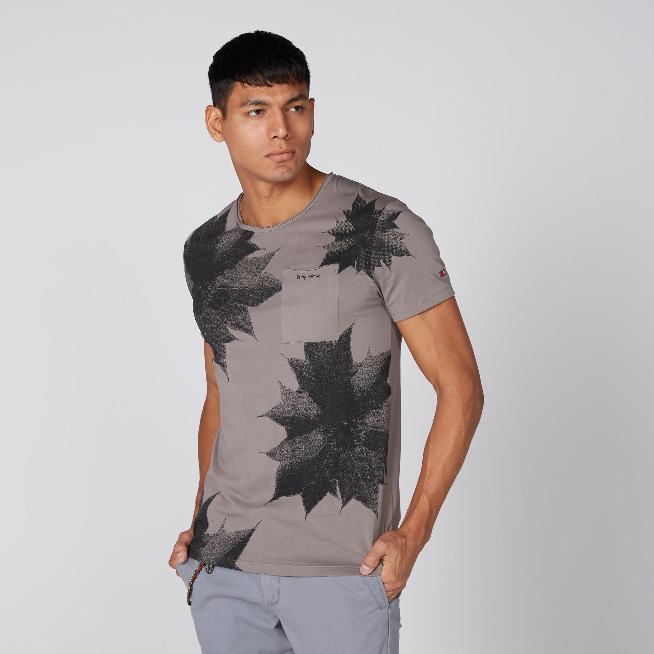 تيشيرت بياقة مستديرة وأكمام قصيرة وطبعات بيينج هيومان-men-clothing-tshirtsandpolos-tshirts-image-1