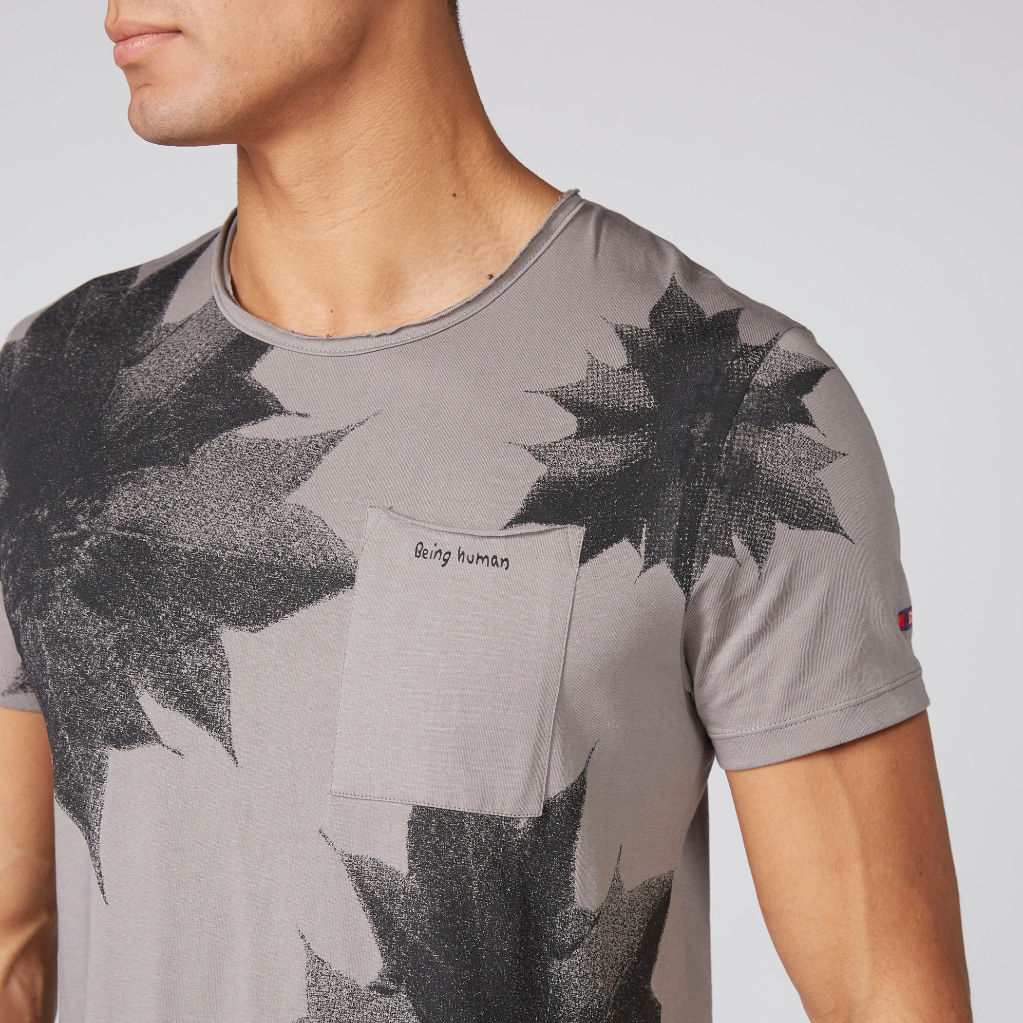 تيشيرت بياقة مستديرة وأكمام قصيرة وطبعات بيينج هيومان-men-clothing-tshirtsandpolos-tshirts-image-2