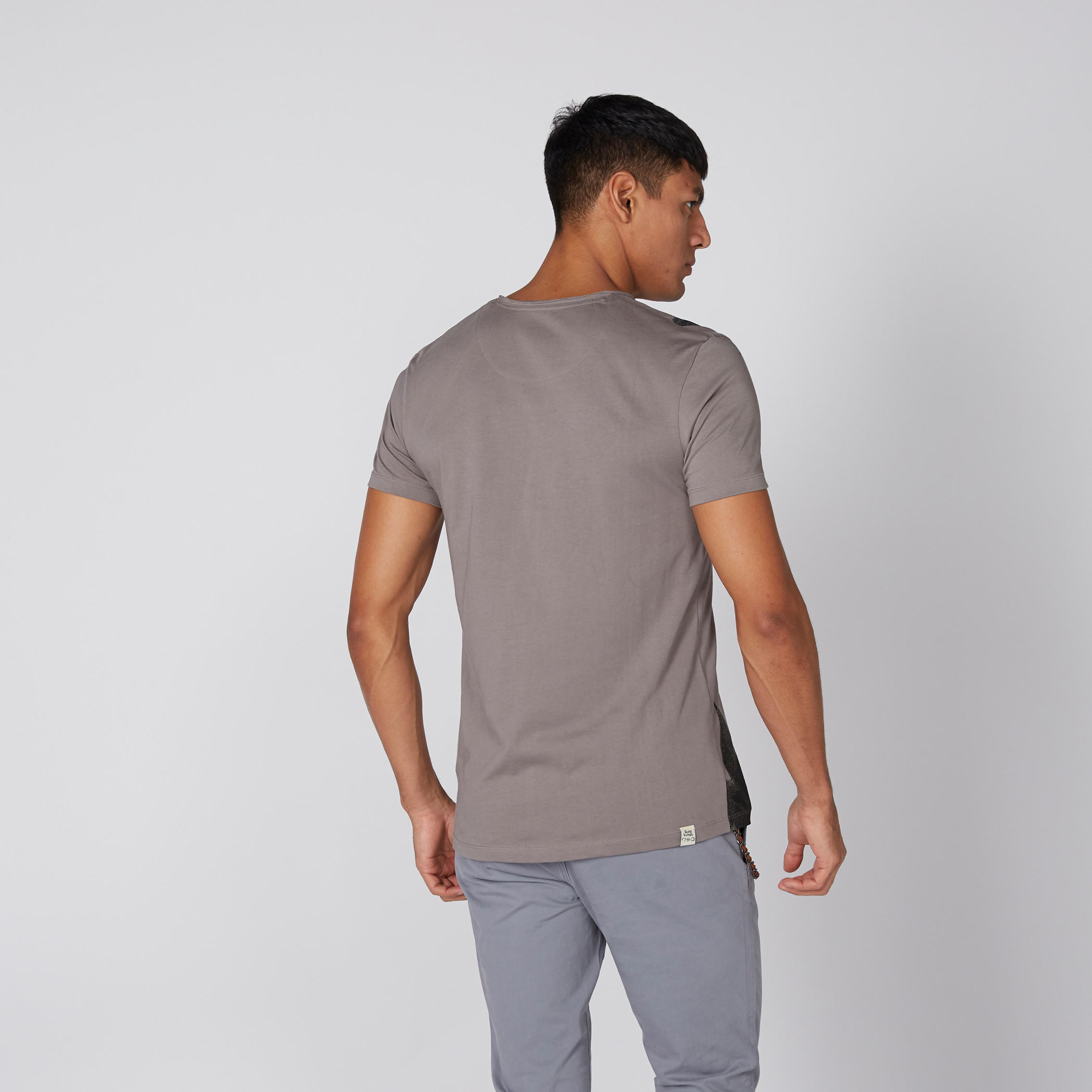 تيشيرت بياقة مستديرة وأكمام قصيرة وطبعات بيينج هيومان-men-clothing-tshirtsandpolos-tshirts-image-3