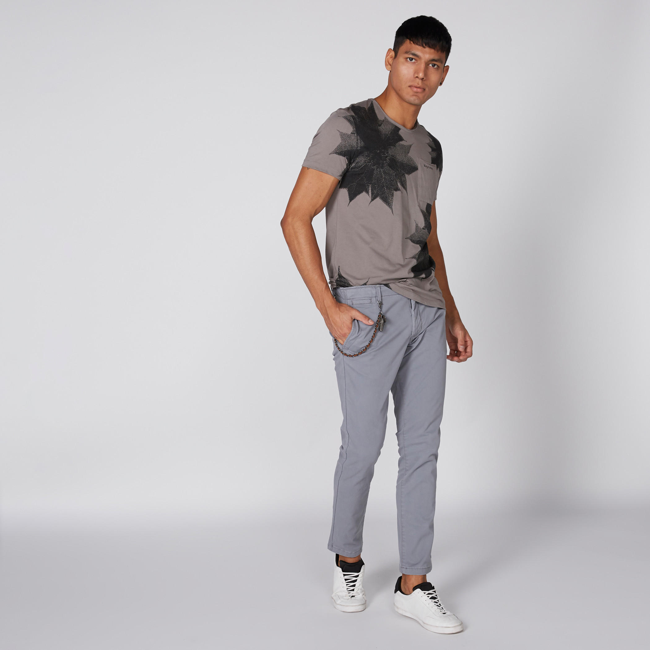تيشيرت بياقة مستديرة وأكمام قصيرة وطبعات بيينج هيومان-men-clothing-tshirtsandpolos-tshirts-image-4