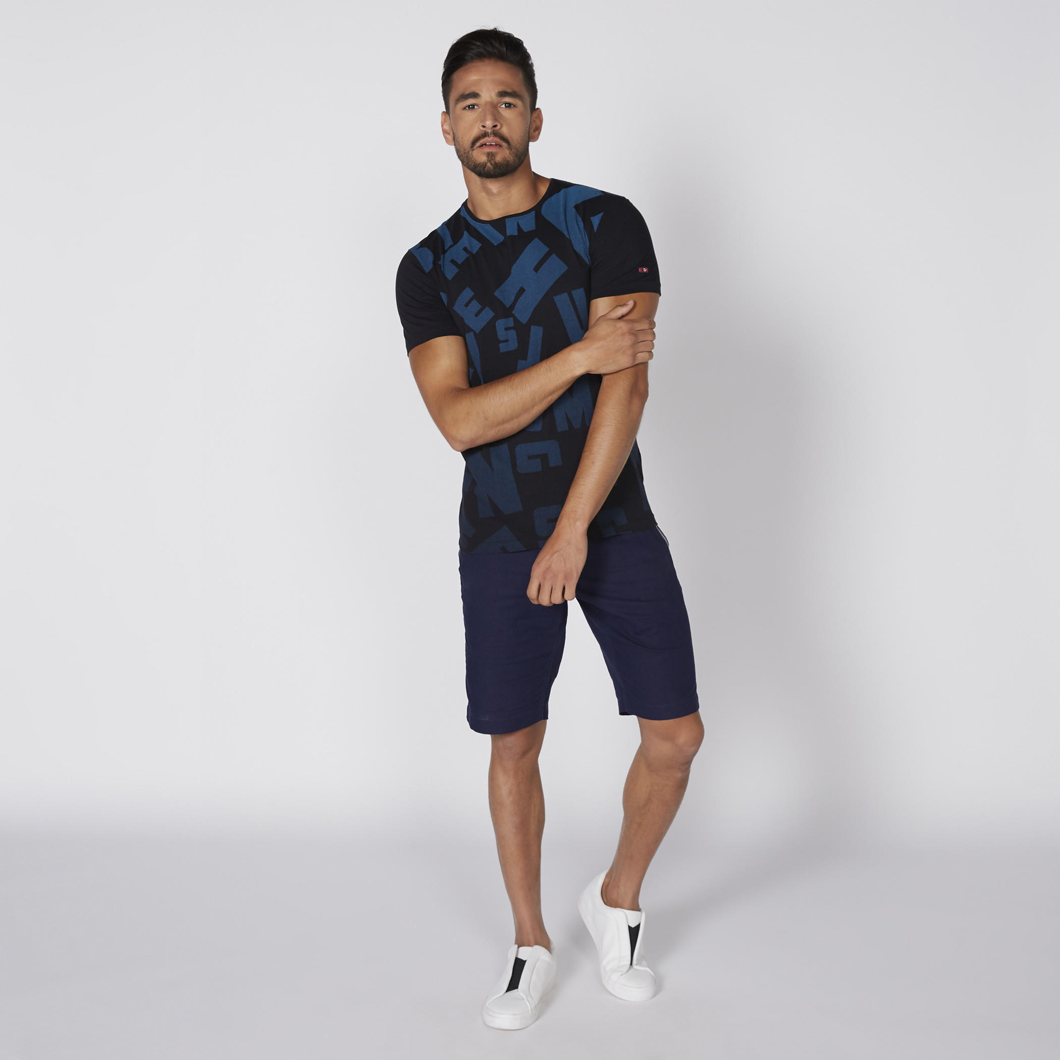 تيشيرت بياقة مستديرة وأكمام قصيرة مع طبعات بيينج هيومان-men-clothing-tshirtsandpolos-tshirts-image-2