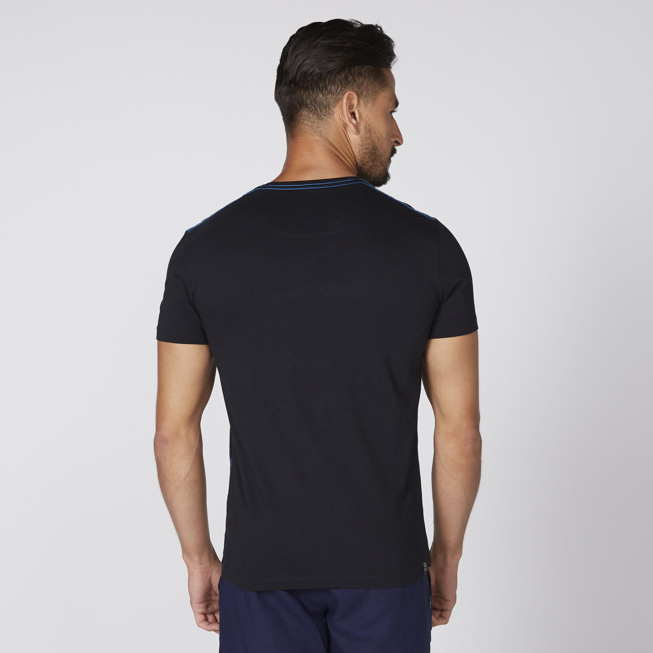 تيشيرت بياقة مستديرة وأكمام قصيرة مع طبعات بيينج هيومان-men-clothing-tshirtsandpolos-tshirts-image-4