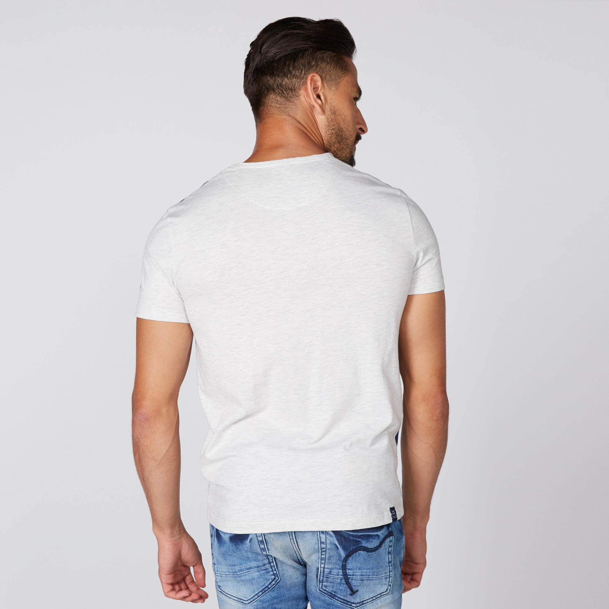 تيشيرت بياقة مستديرة وأكمام قصيرة بطبعات بيينج هيومان-men-clothing-tshirtsandpolos-tshirts-image-4