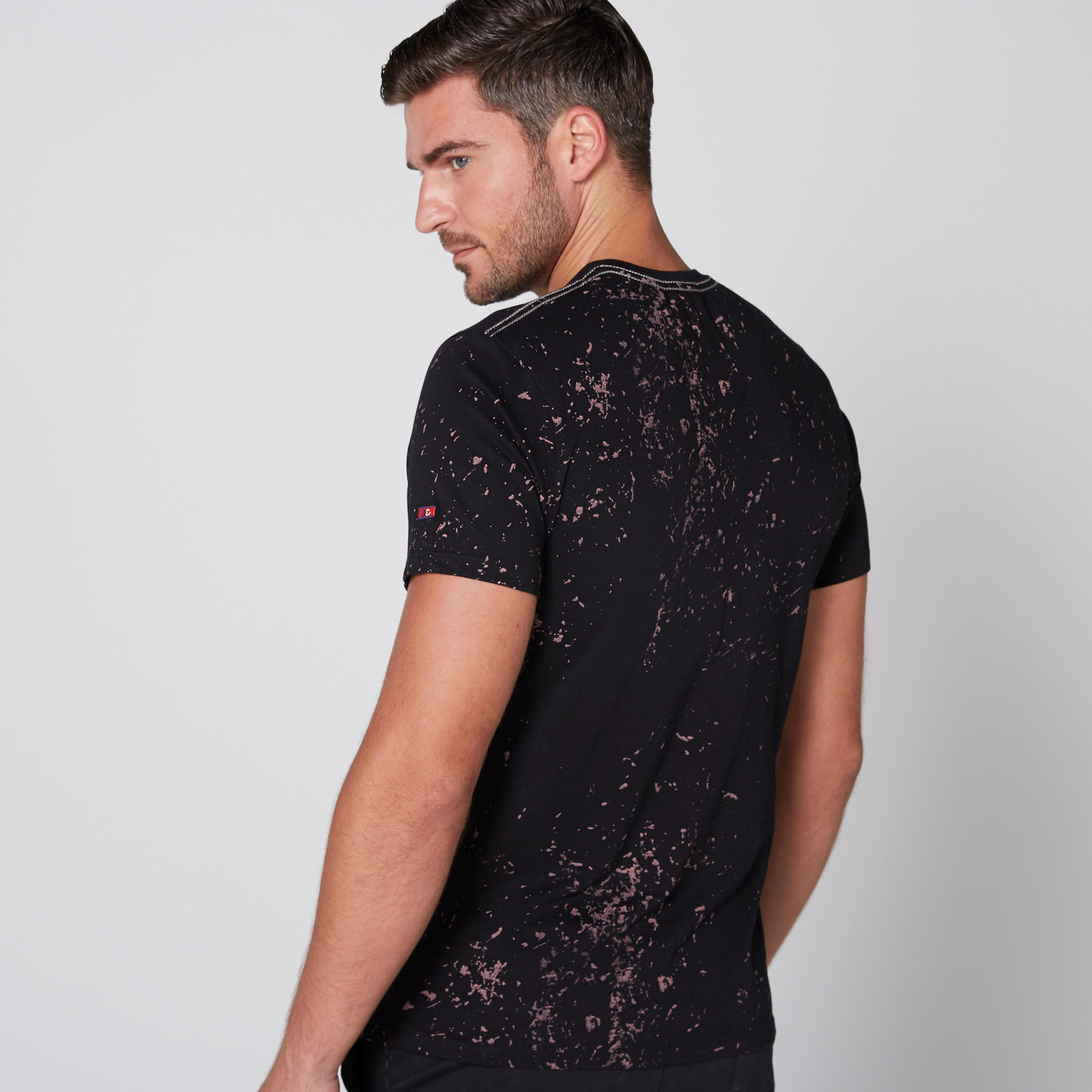 تيشيرت بياقة مستديرة وأكمام قصيرة وطبعات بيينج هيومان-men-clothing-tshirtsandpolos-tshirts-image-2