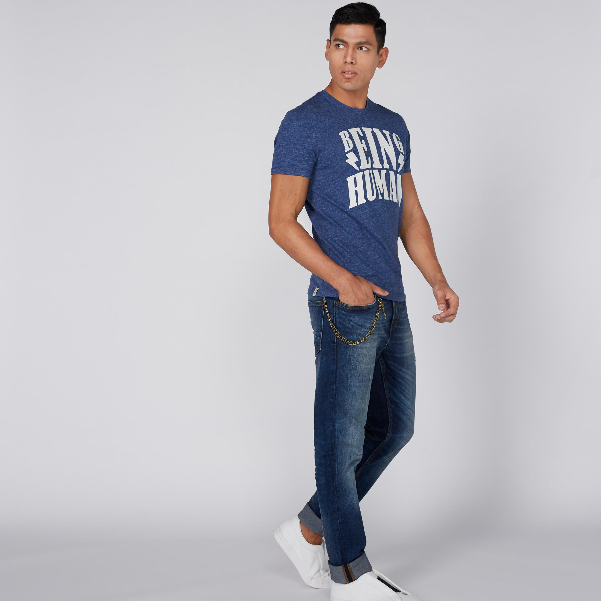 تيشيرت بياقة مستديرة وأكمام قصيرة وطبعات بيينج هيومان-men-clothing-tshirtsandpolos-tshirts-image-1