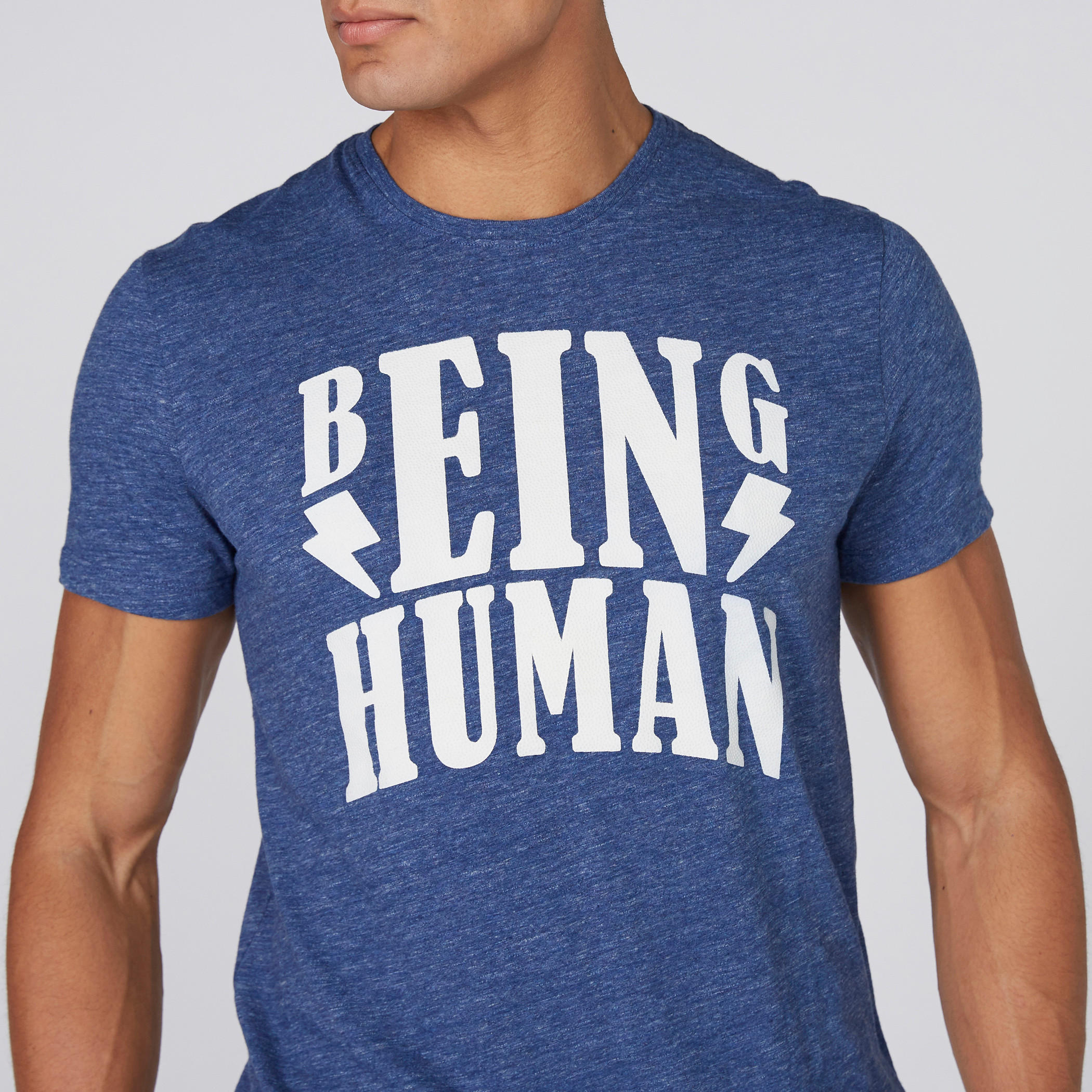 تيشيرت بياقة مستديرة وأكمام قصيرة وطبعات بيينج هيومان-men-clothing-tshirtsandpolos-tshirts-image-2