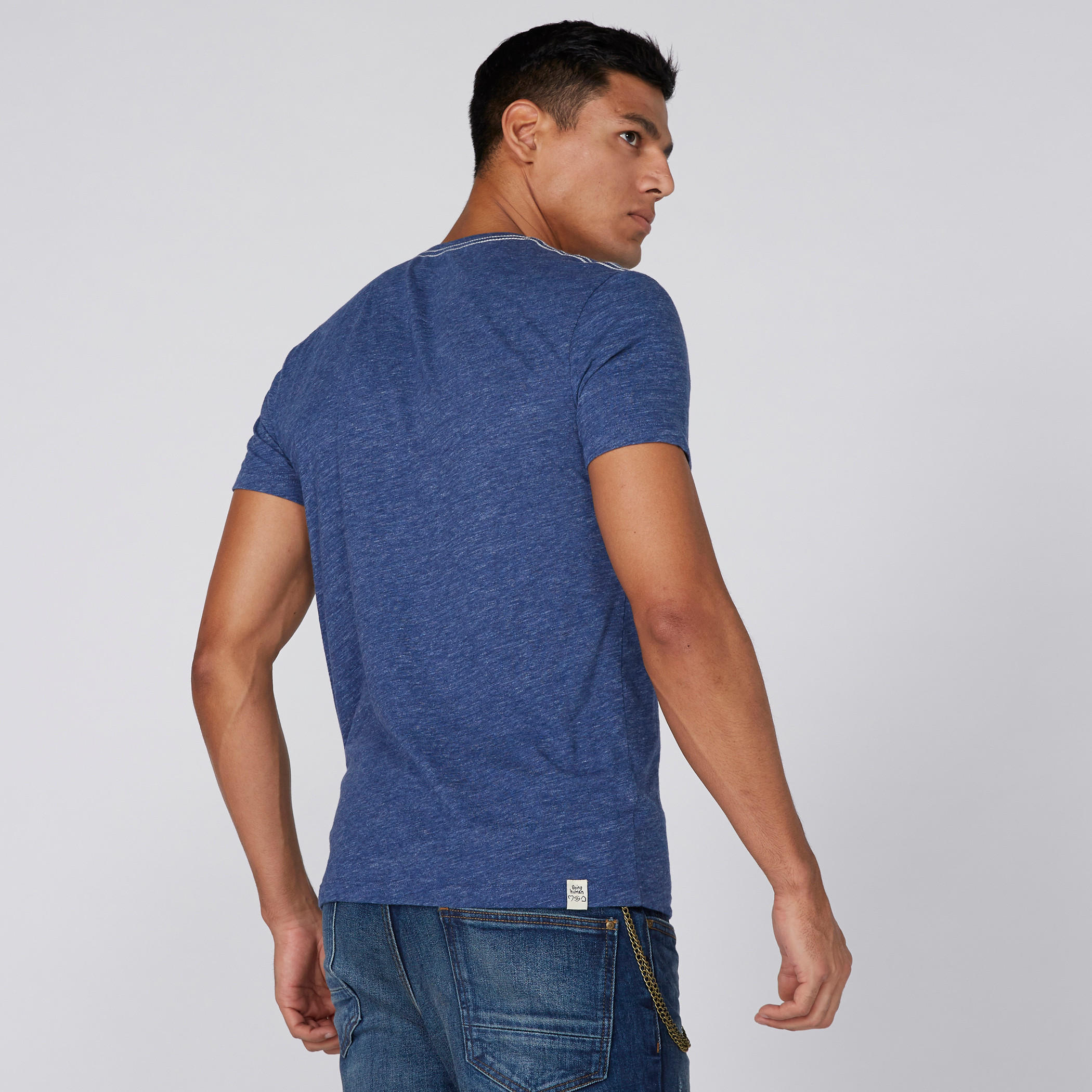 تيشيرت بياقة مستديرة وأكمام قصيرة وطبعات بيينج هيومان-men-clothing-tshirtsandpolos-tshirts-image-4