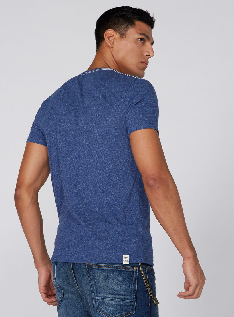 تيشيرت بياقة مستديرة وأكمام قصيرة وطبعات بيينج هيومان-men-clothing-tshirtsandpolos-tshirts-image-4