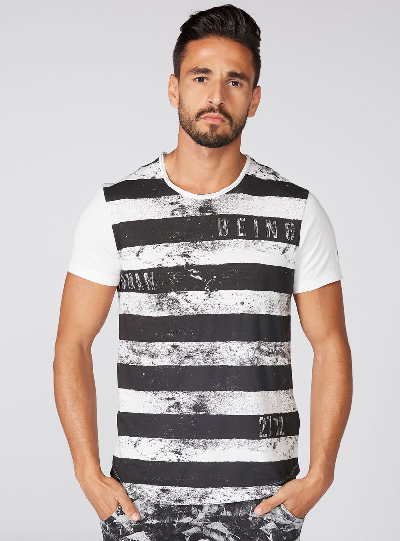 تيشيرت بياقة مستديرة وأكمام قصيرة وطبعات بيينج هيومان-men-clothing-tshirtsandpolos-tshirts-image-1