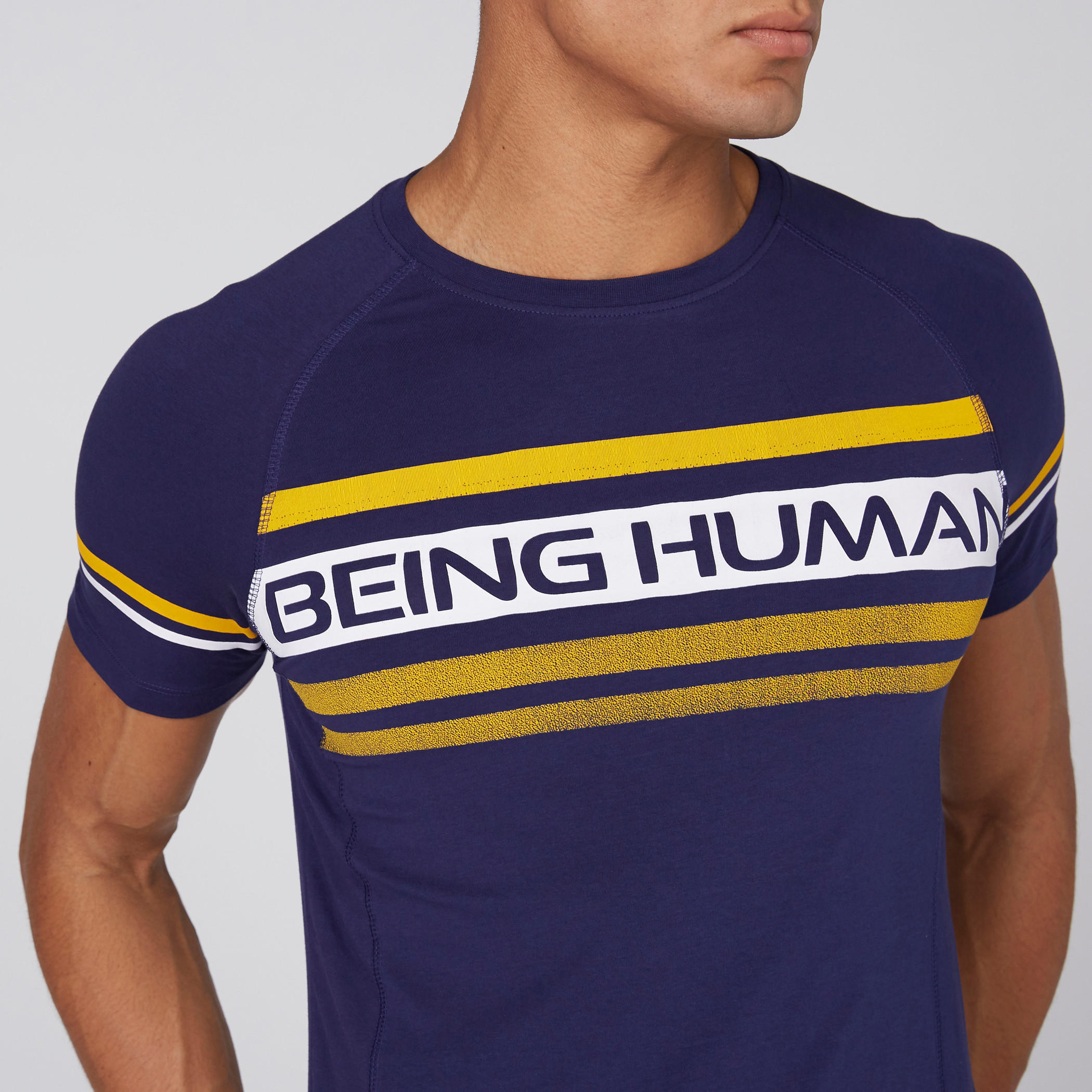 تيشيرت بياقة مستديرة وأكمام قصيرة وطبعات بيينج هيومان-men-clothing-tshirtsandpolos-tshirts-image-2