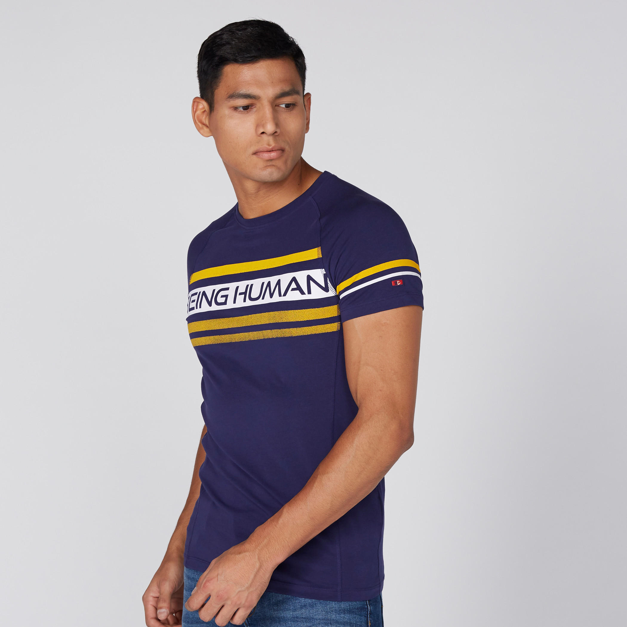 تيشيرت بياقة مستديرة وأكمام قصيرة وطبعات بيينج هيومان-men-clothing-tshirtsandpolos-tshirts-image-3