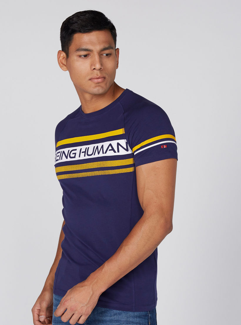 تيشيرت بياقة مستديرة وأكمام قصيرة وطبعات بيينج هيومان-men-clothing-tshirtsandpolos-tshirts-image-3