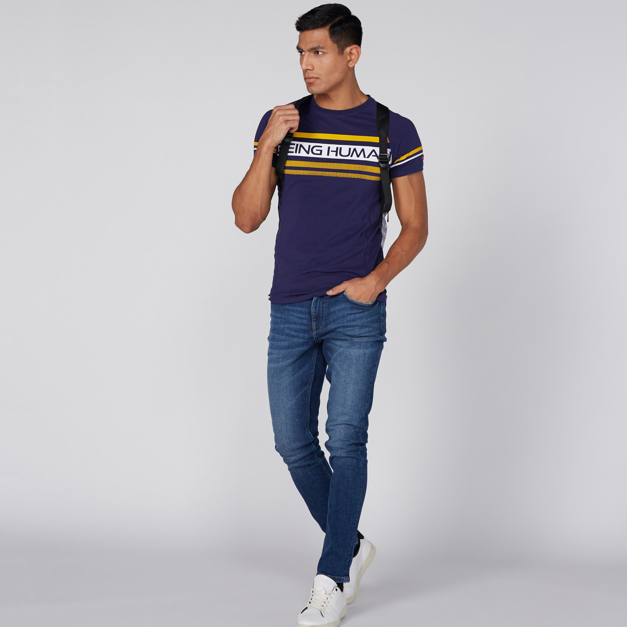 تيشيرت بياقة مستديرة وأكمام قصيرة وطبعات بيينج هيومان-men-clothing-tshirtsandpolos-tshirts-image-1