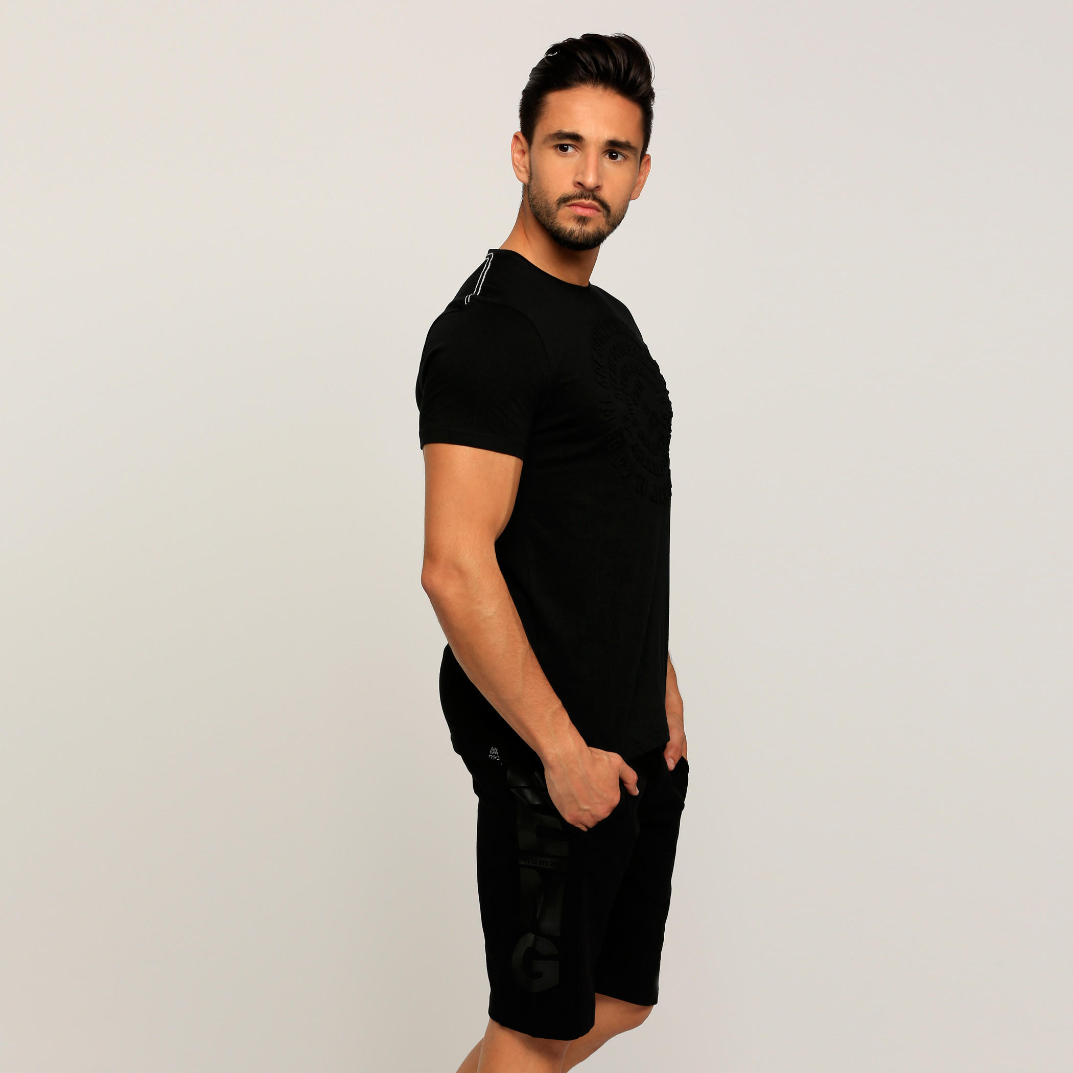 تيشيرت بياقة مستديرة وأكمام قصيرة من بيينج هيومان-men-clothing-tshirtsandpolos-tshirts-image-3