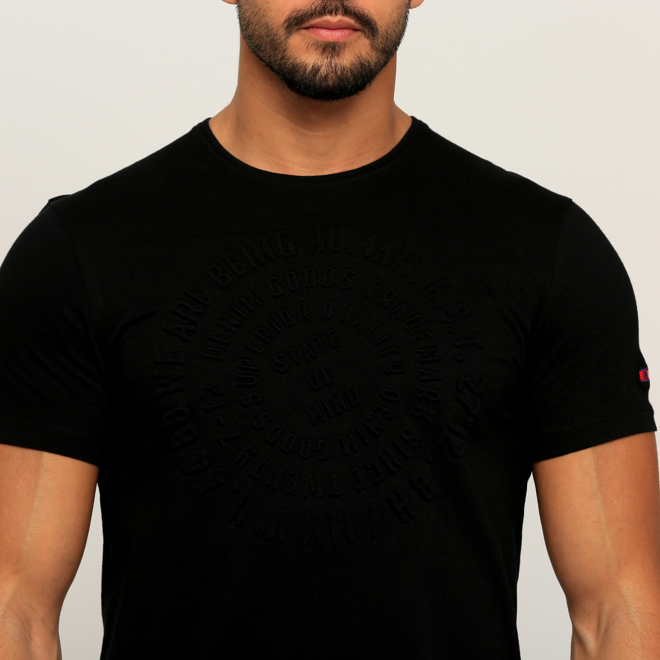 تيشيرت بياقة مستديرة وأكمام قصيرة من بيينج هيومان-men-clothing-tshirtsandpolos-tshirts-image-4