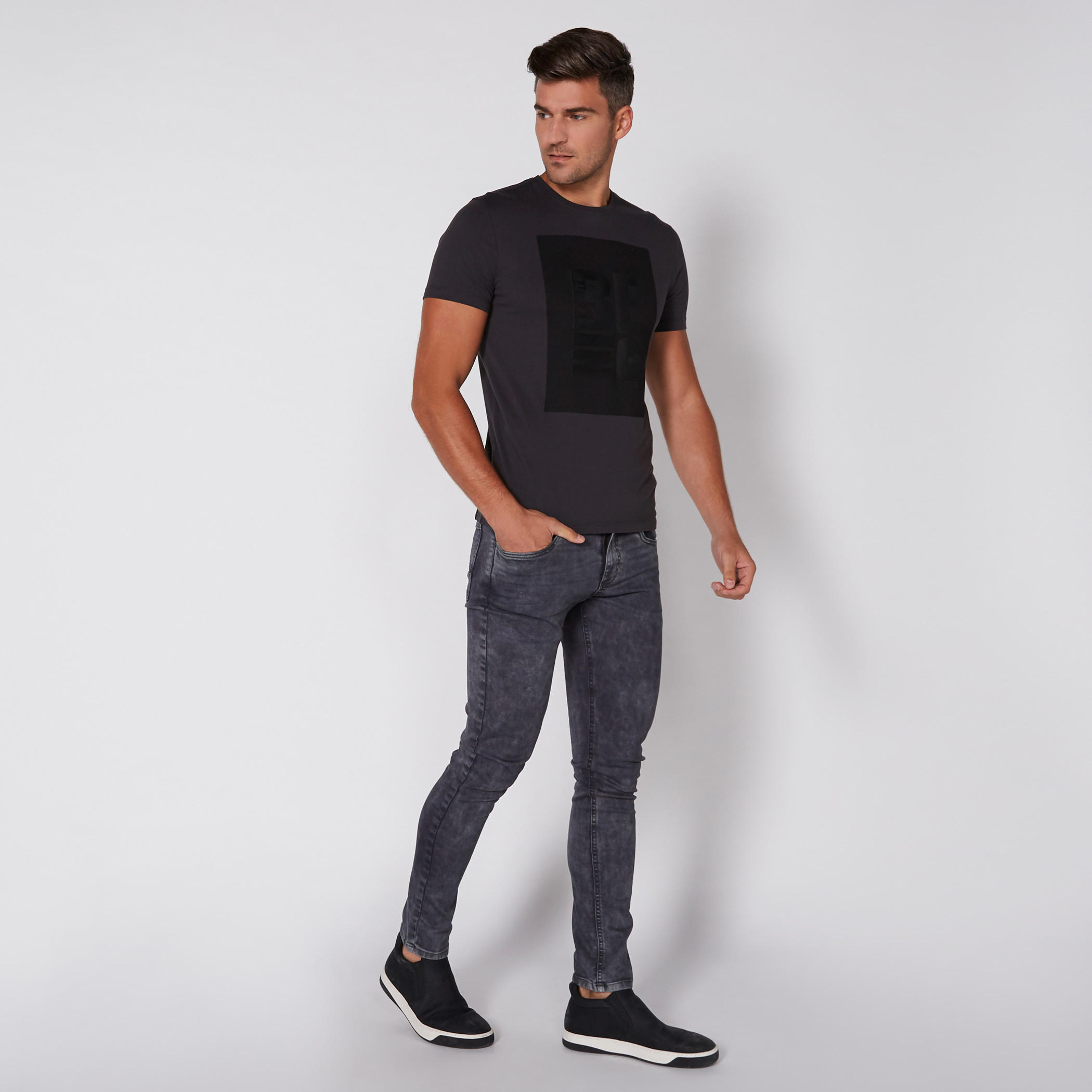 تيشيرت بياقة مستديرة وأكمام قصيرة مع طبعات بيينج هيومان-men-clothing-tshirtsandpolos-tshirts-image-2