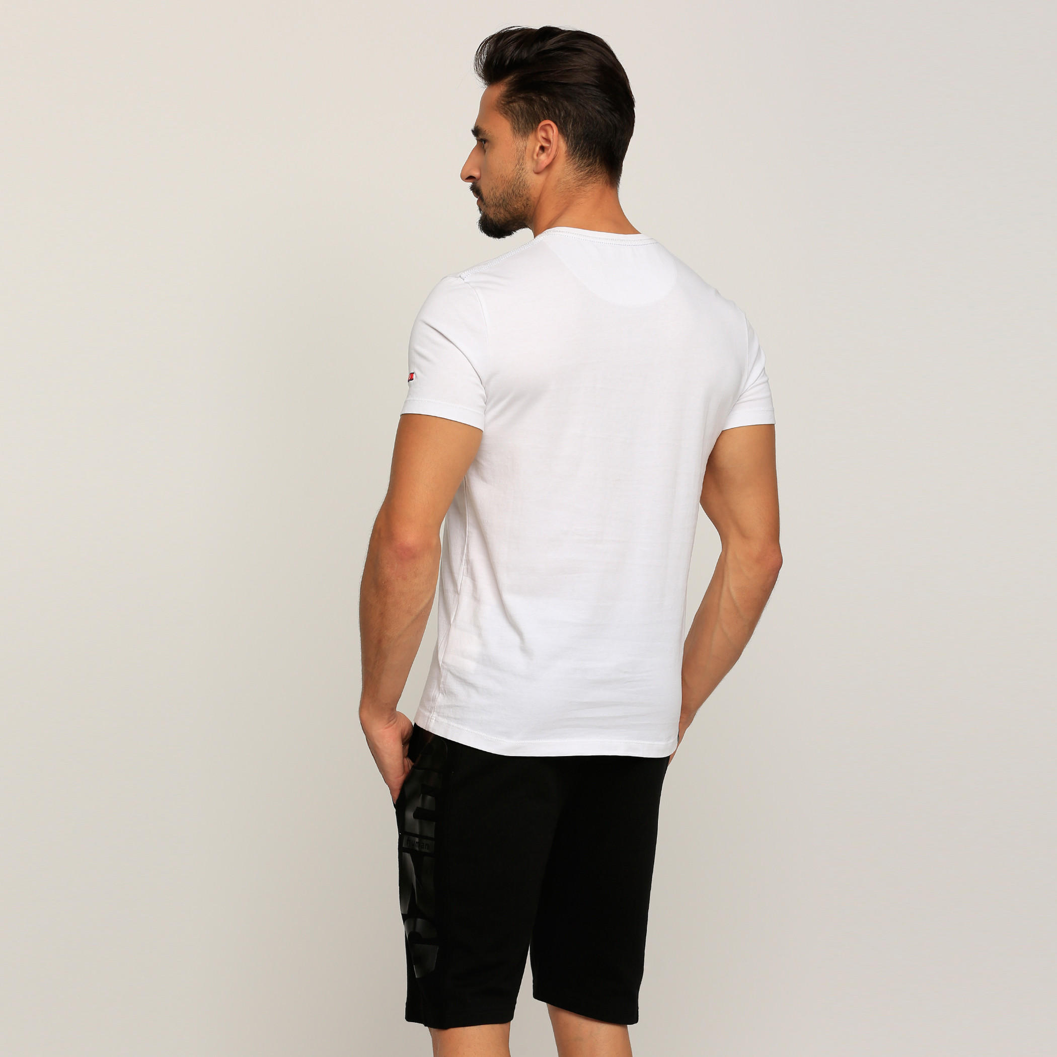تيشيرت بياقة مستديرة وأكمام قصيرة مع طبعات بيينج هيومان-men-clothing-tshirtsandpolos-tshirts-image-2