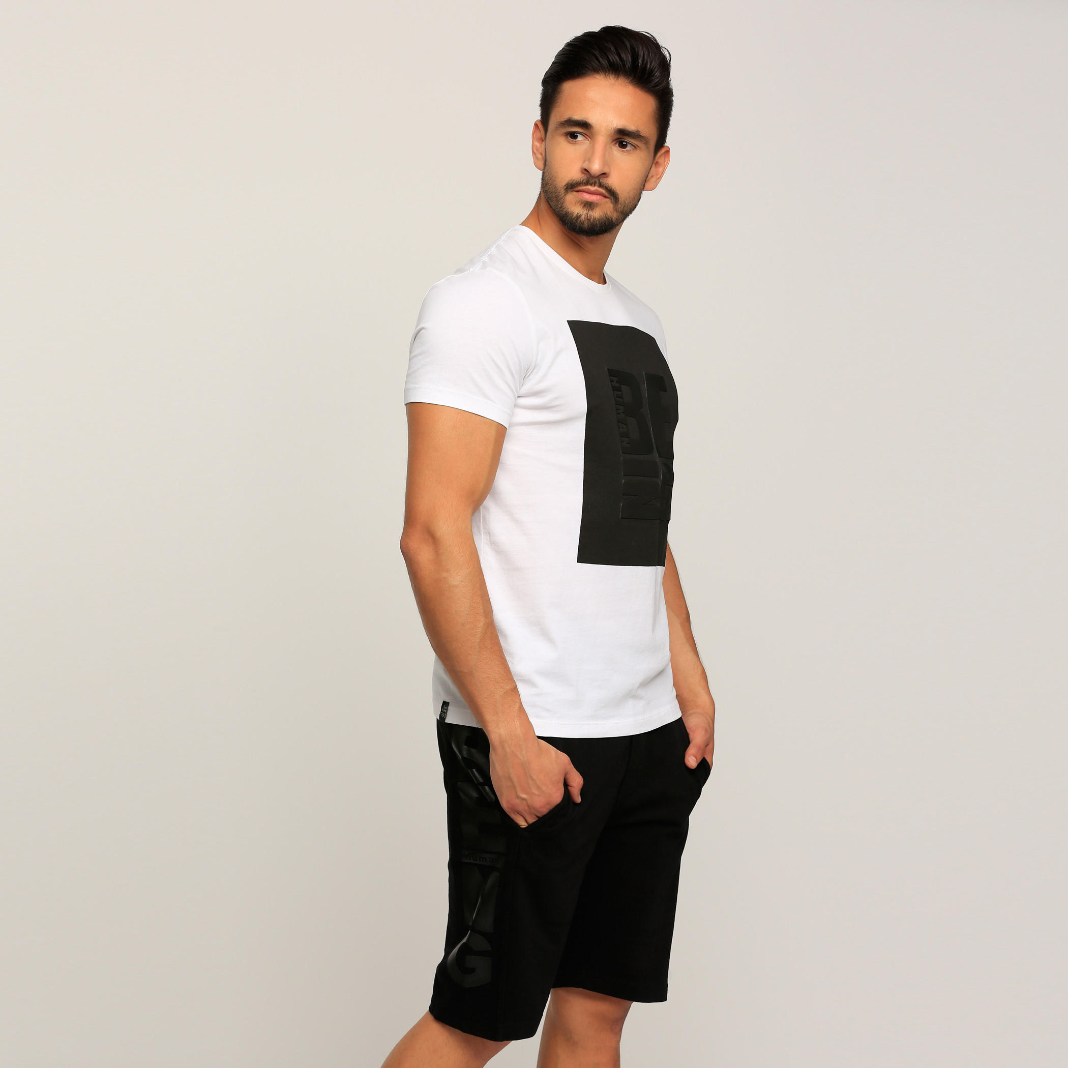 تيشيرت بياقة مستديرة وأكمام قصيرة مع طبعات بيينج هيومان-men-clothing-tshirtsandpolos-tshirts-image-3
