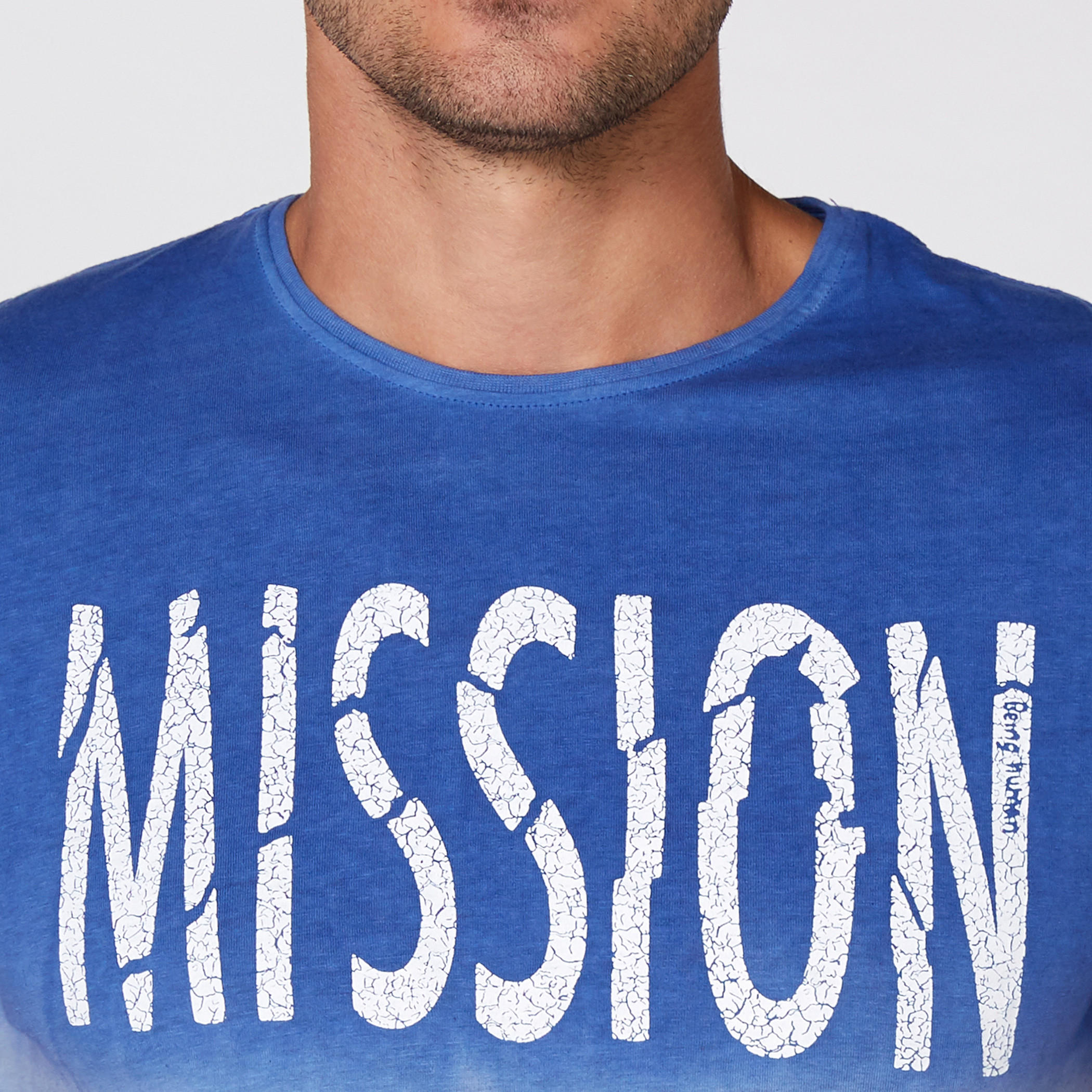 تيشيرت بياقة مستديرة وأكمام قصيرة مع طبعات بيينج هيومان-men-clothing-tshirtsandpolos-tshirts-image-3