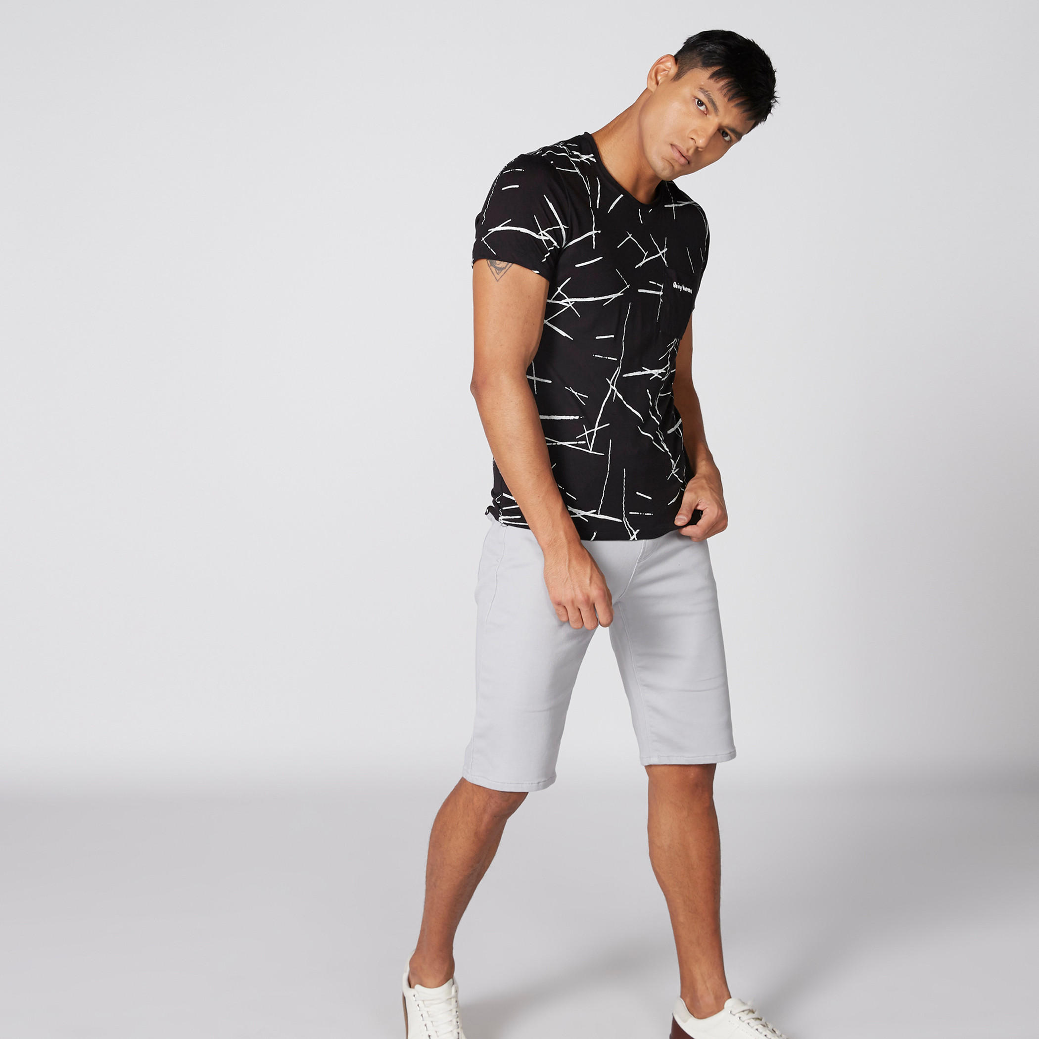 تيشيرت بياقة مستديرة وأكمام قصيرة وطبعات بيينج هيومان-men-clothing-tshirtsandpolos-tshirts-image-1