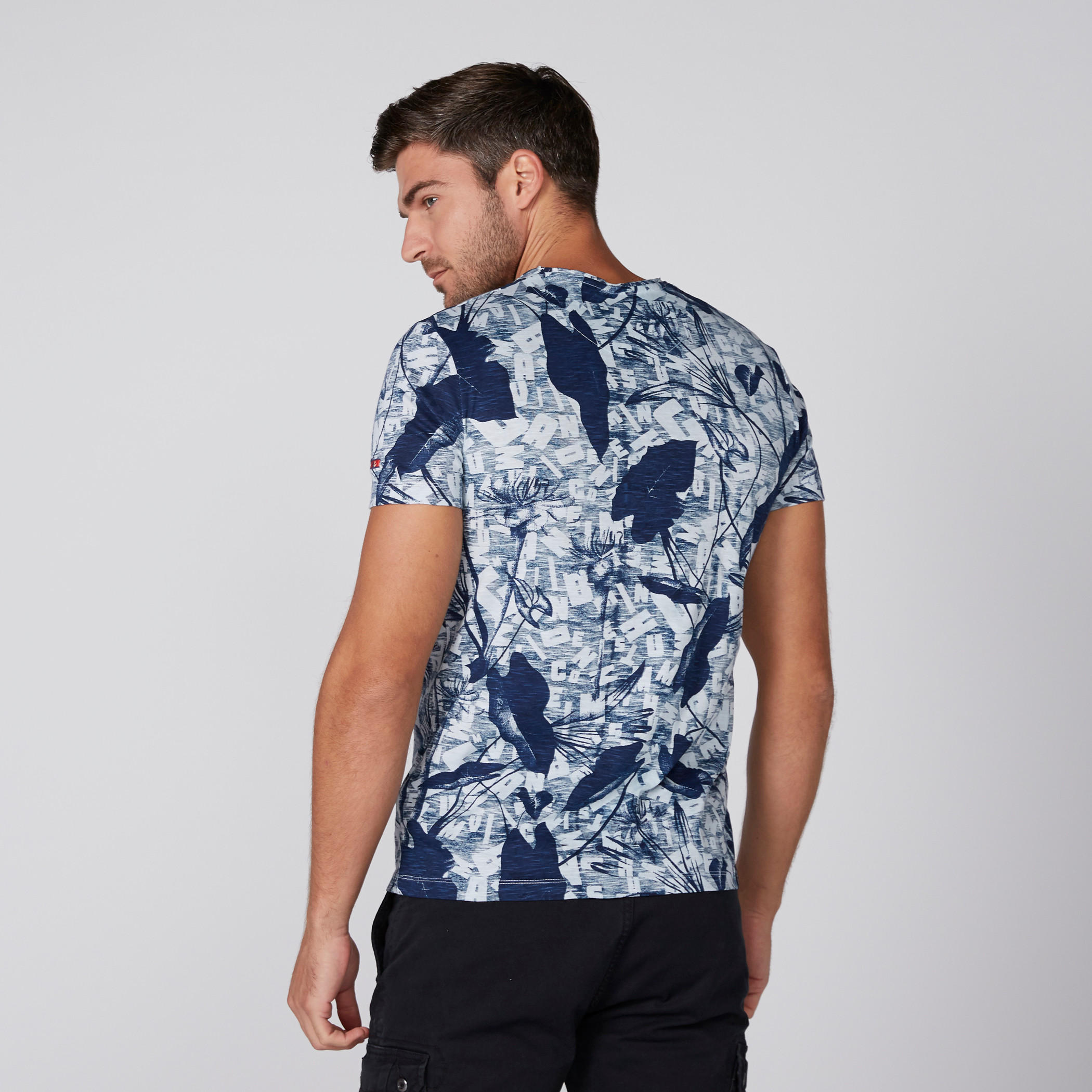 تيشيرت بياقة مستديرة وأكمام قصيرة وطبعات بيينج هيومان-men-clothing-tshirtsandpolos-tshirts-image-2