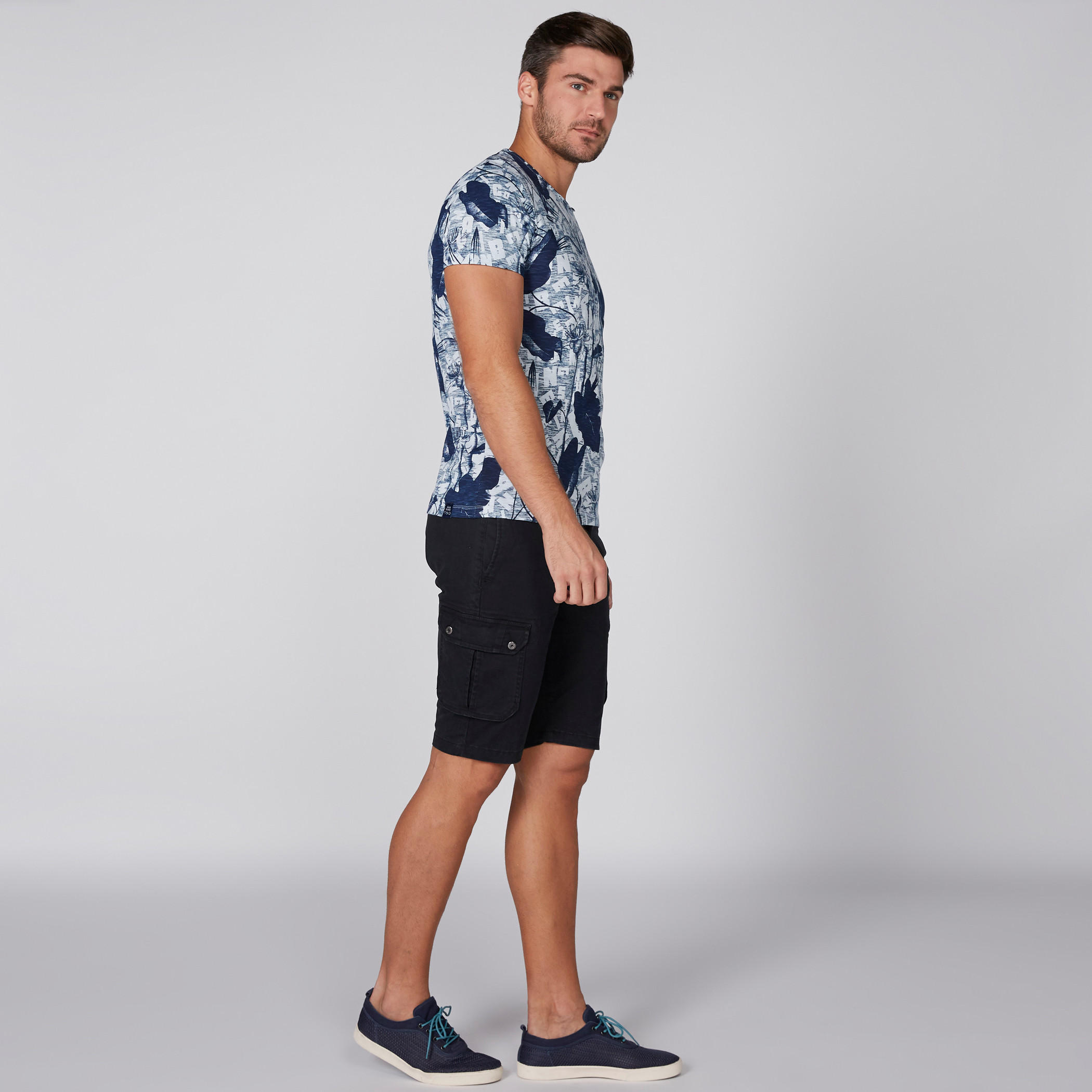 تيشيرت بياقة مستديرة وأكمام قصيرة وطبعات بيينج هيومان-men-clothing-tshirtsandpolos-tshirts-image-3