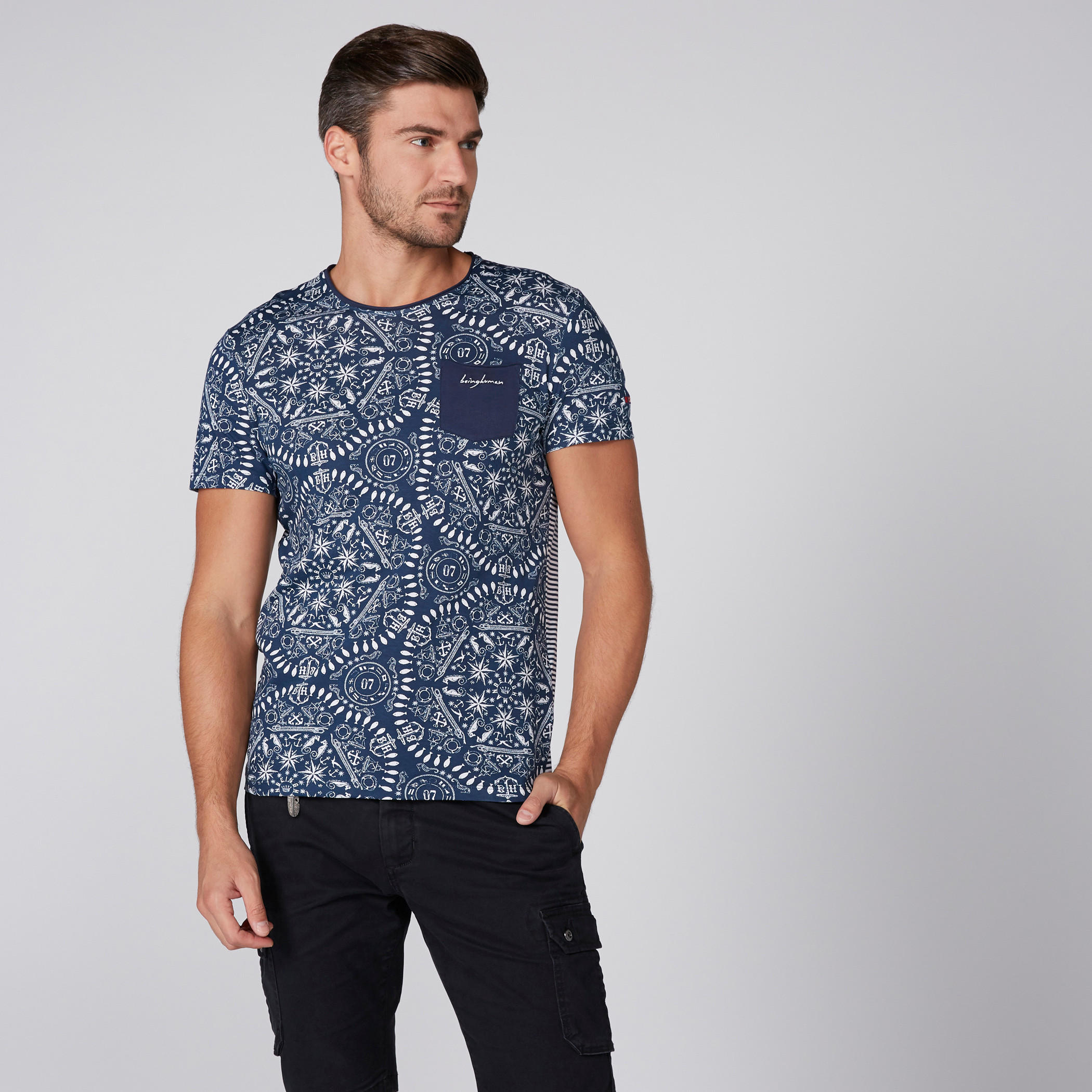 تيشيرت بياقة مستديرة وأكمام قصيرة وطبعات بيينج هيومان-men-clothing-tshirtsandpolos-tshirts-image-1