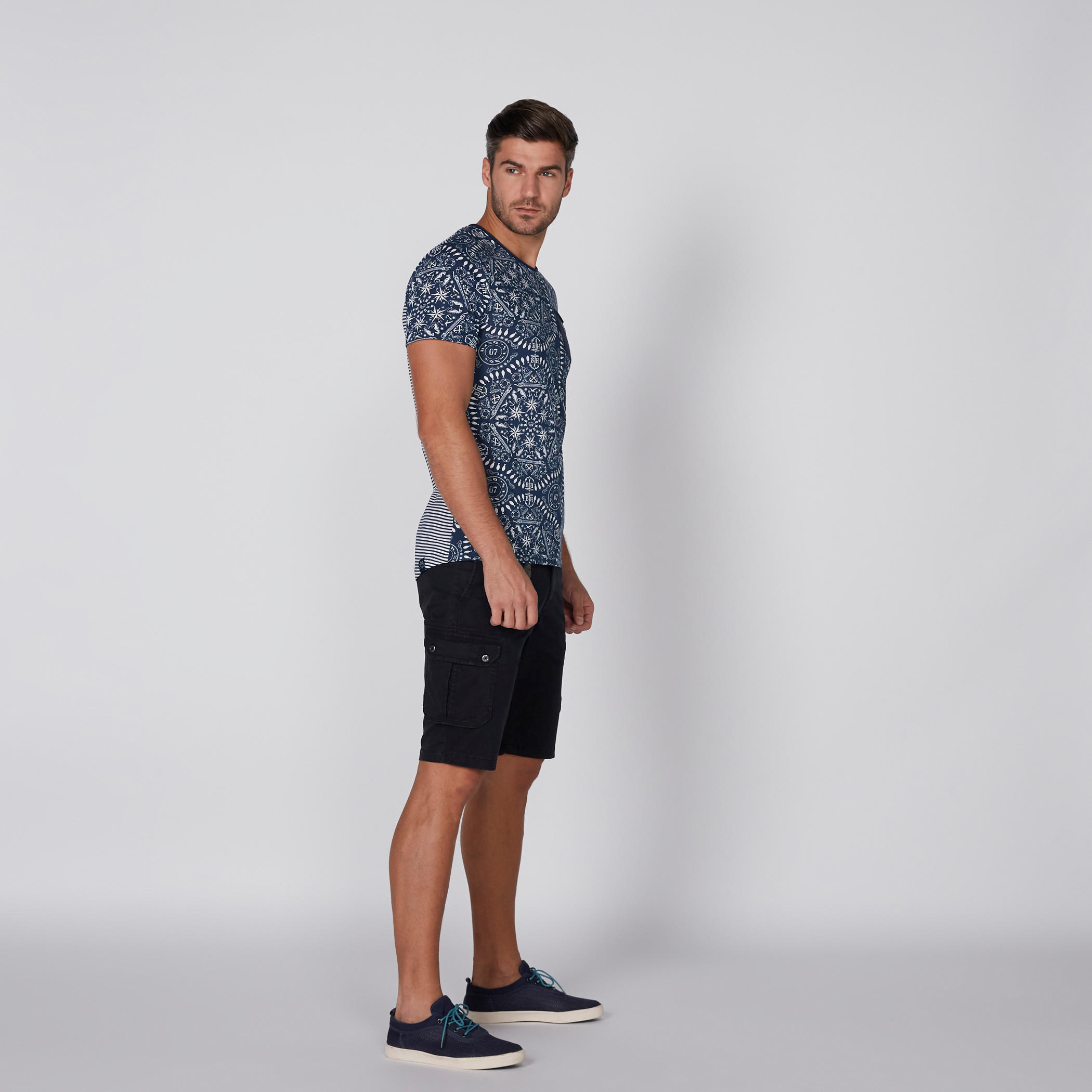 تيشيرت بياقة مستديرة وأكمام قصيرة وطبعات بيينج هيومان-men-clothing-tshirtsandpolos-tshirts-image-2