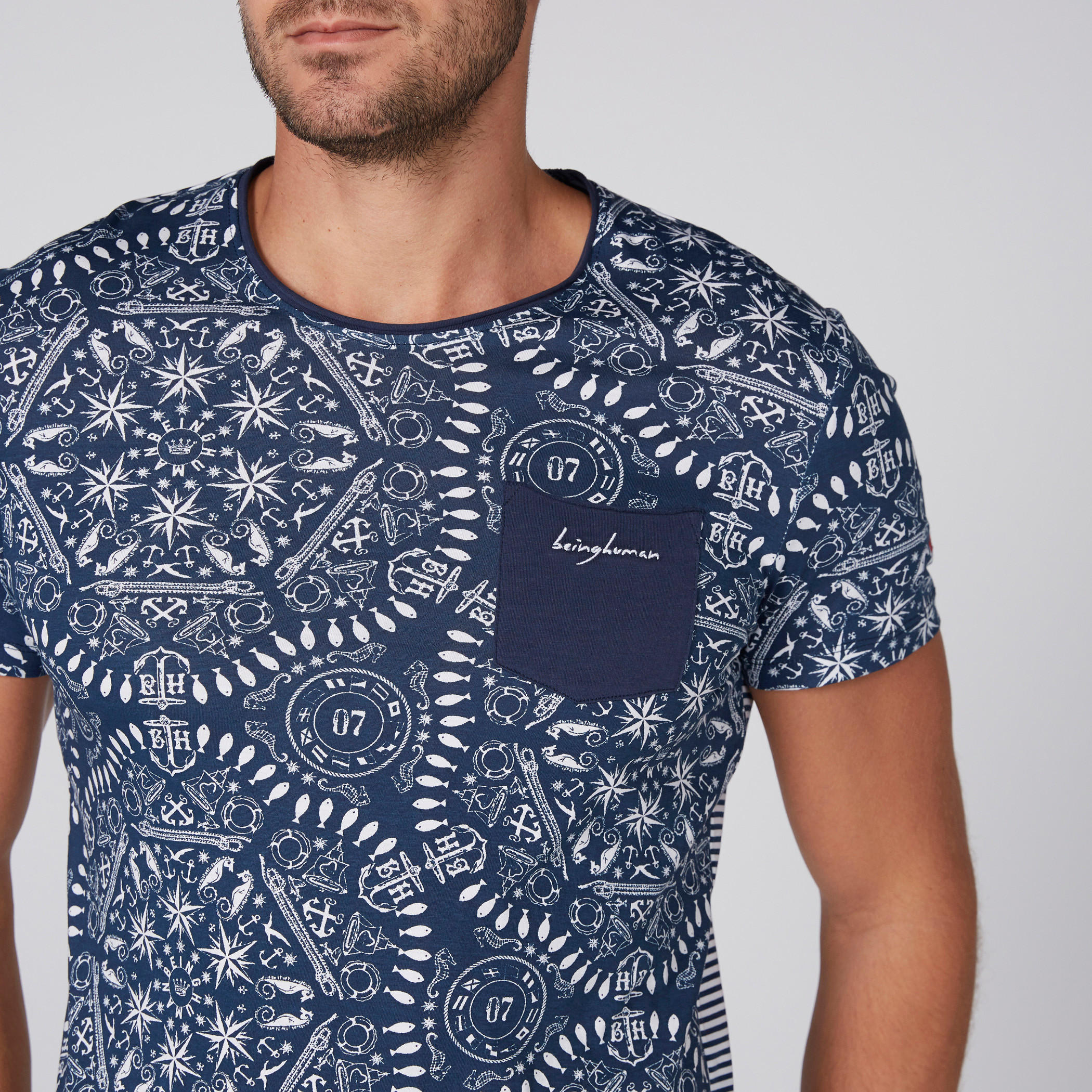 تيشيرت بياقة مستديرة وأكمام قصيرة وطبعات بيينج هيومان-men-clothing-tshirtsandpolos-tshirts-image-3