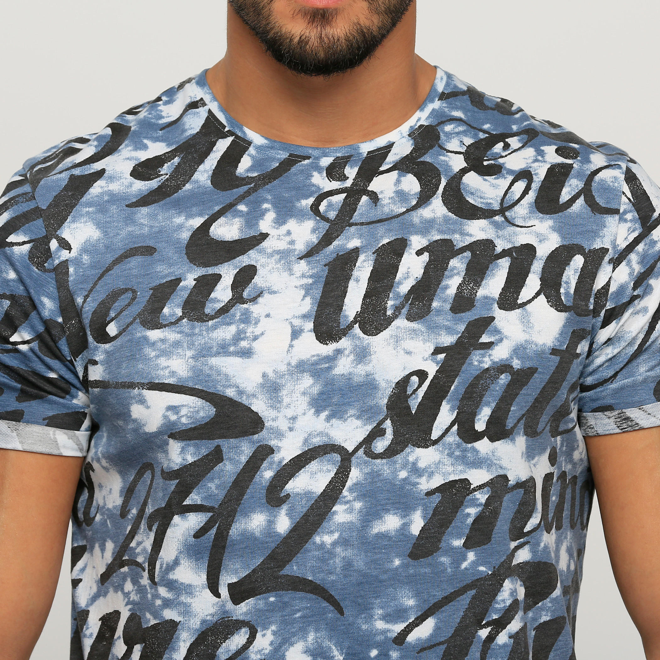 تيشيرت بطبعات وأكمام قصيرة وياقة مستديرة من بيينج هيومان-men-clothing-tshirtsandpolos-tshirts-image-4