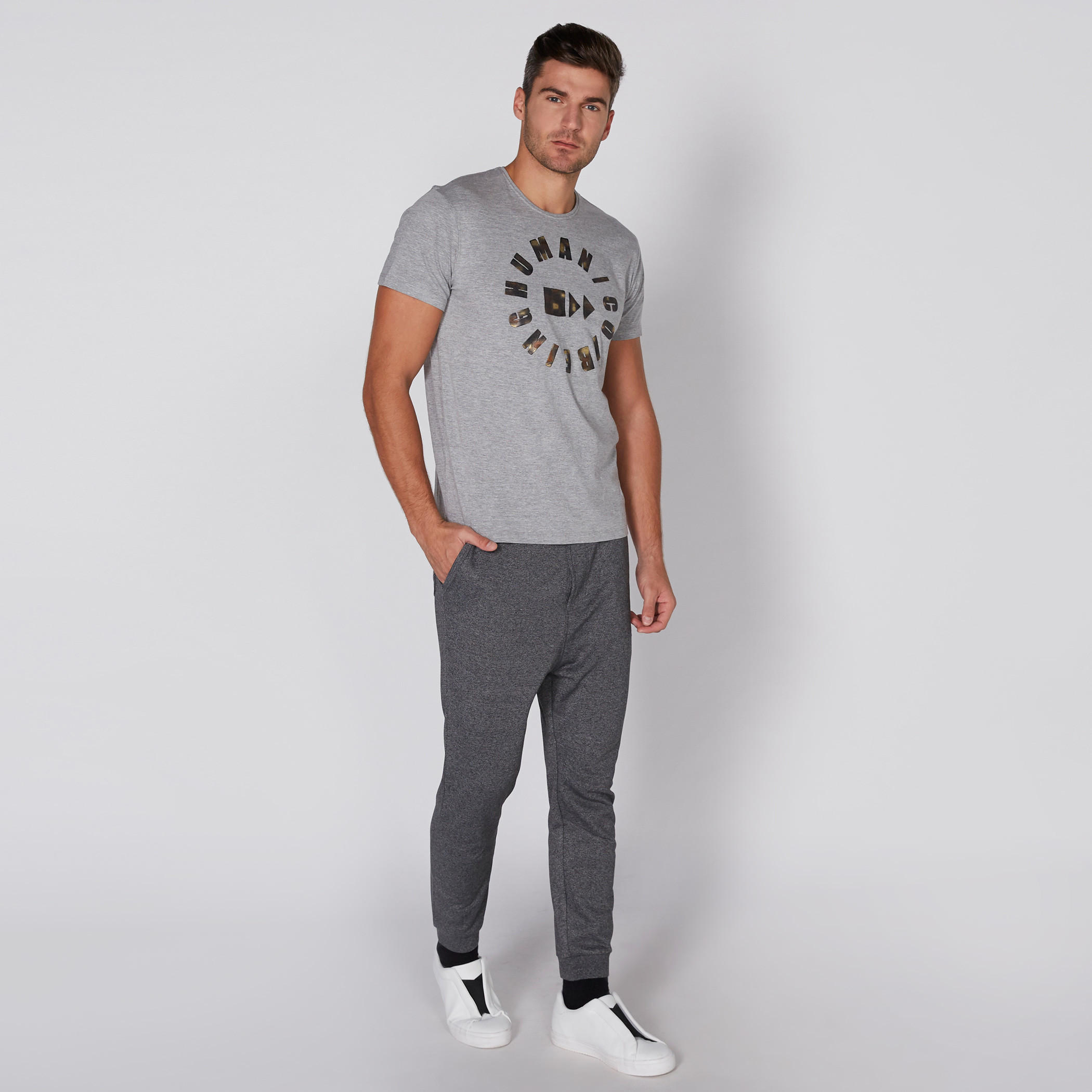 تيشيرت بياقة مستديرة وأكمام قصيرة مع طبعات بيينج هيومان-men-clothing-tshirtsandpolos-tshirts-image-2