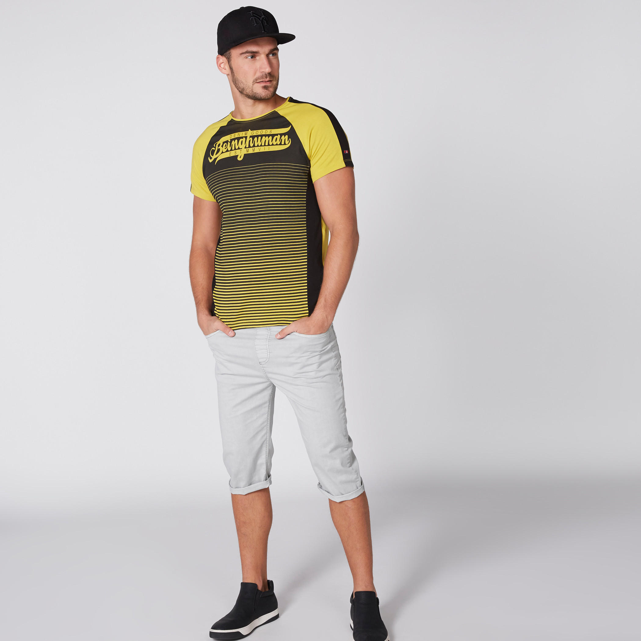 تيشيرت بياقة مستديرة وأكمام مغايرة وطبعات بيينج هيومان-men-clothing-tshirtsandpolos-tshirts-image-1