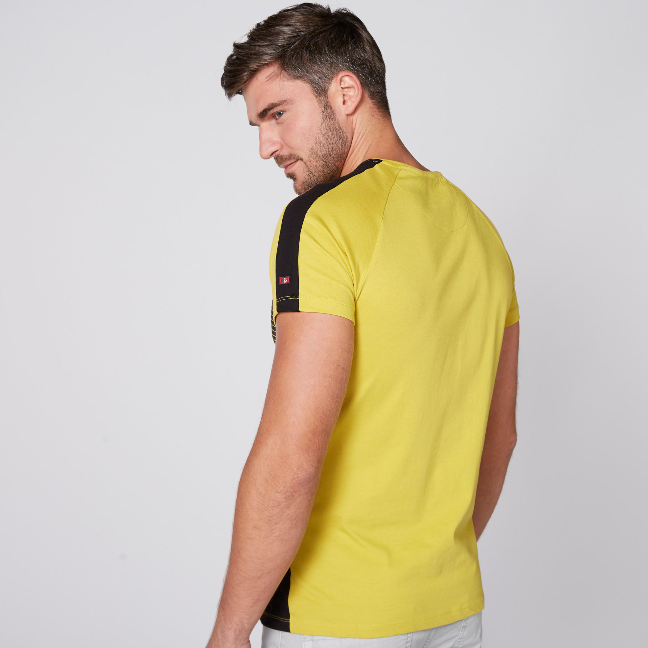 تيشيرت بياقة مستديرة وأكمام مغايرة وطبعات بيينج هيومان-men-clothing-tshirtsandpolos-tshirts-image-3