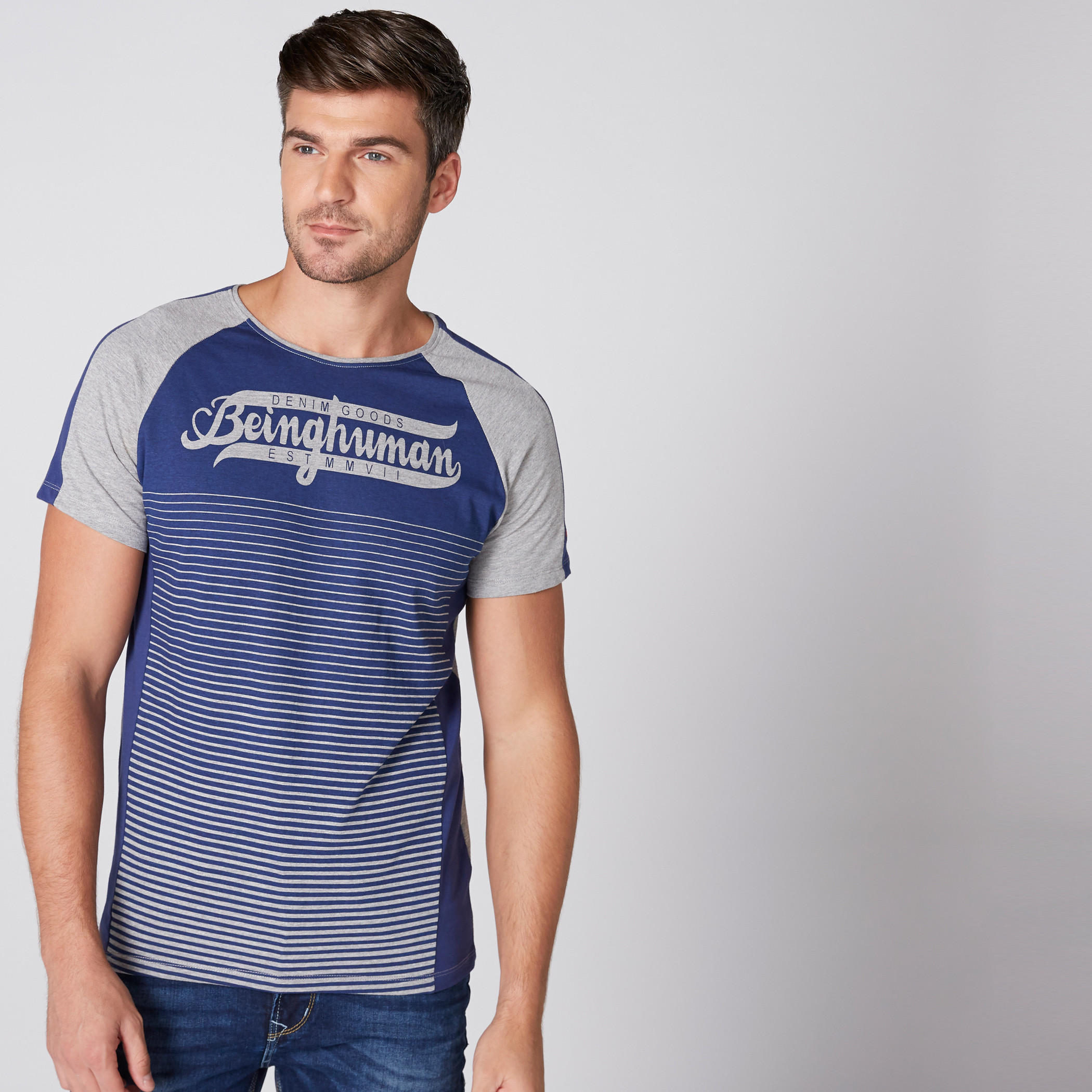 تيشيرت بياقة مستديرة وأكمام قصيرة وطبعات بيينج هيومان-men-clothing-tshirtsandpolos-tshirts-image-2