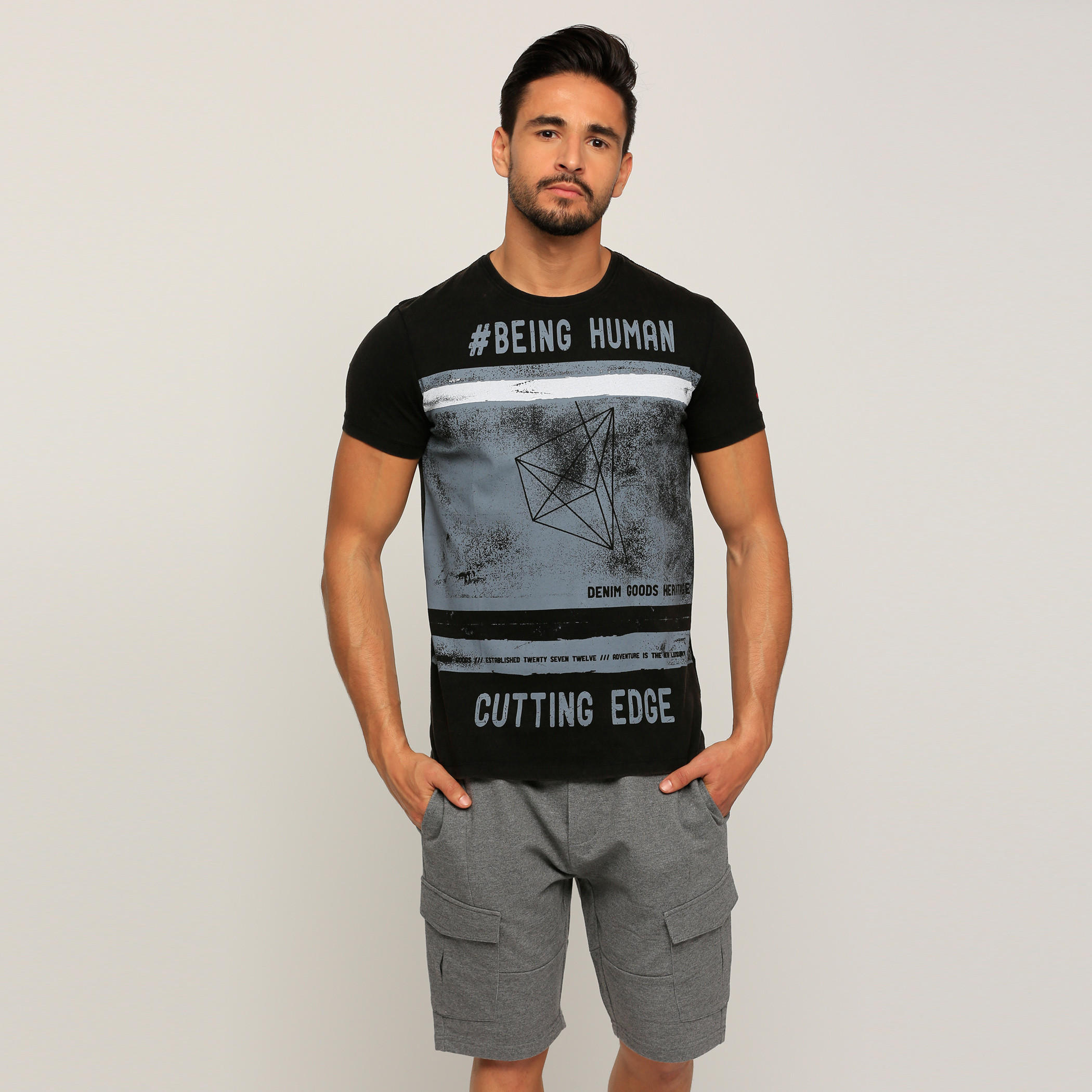 تيشيرت بياقة مستديرة وأكمام قصيرة مع طبعات بيينج هيومان-men-clothing-tshirtsandpolos-tshirts-image-1