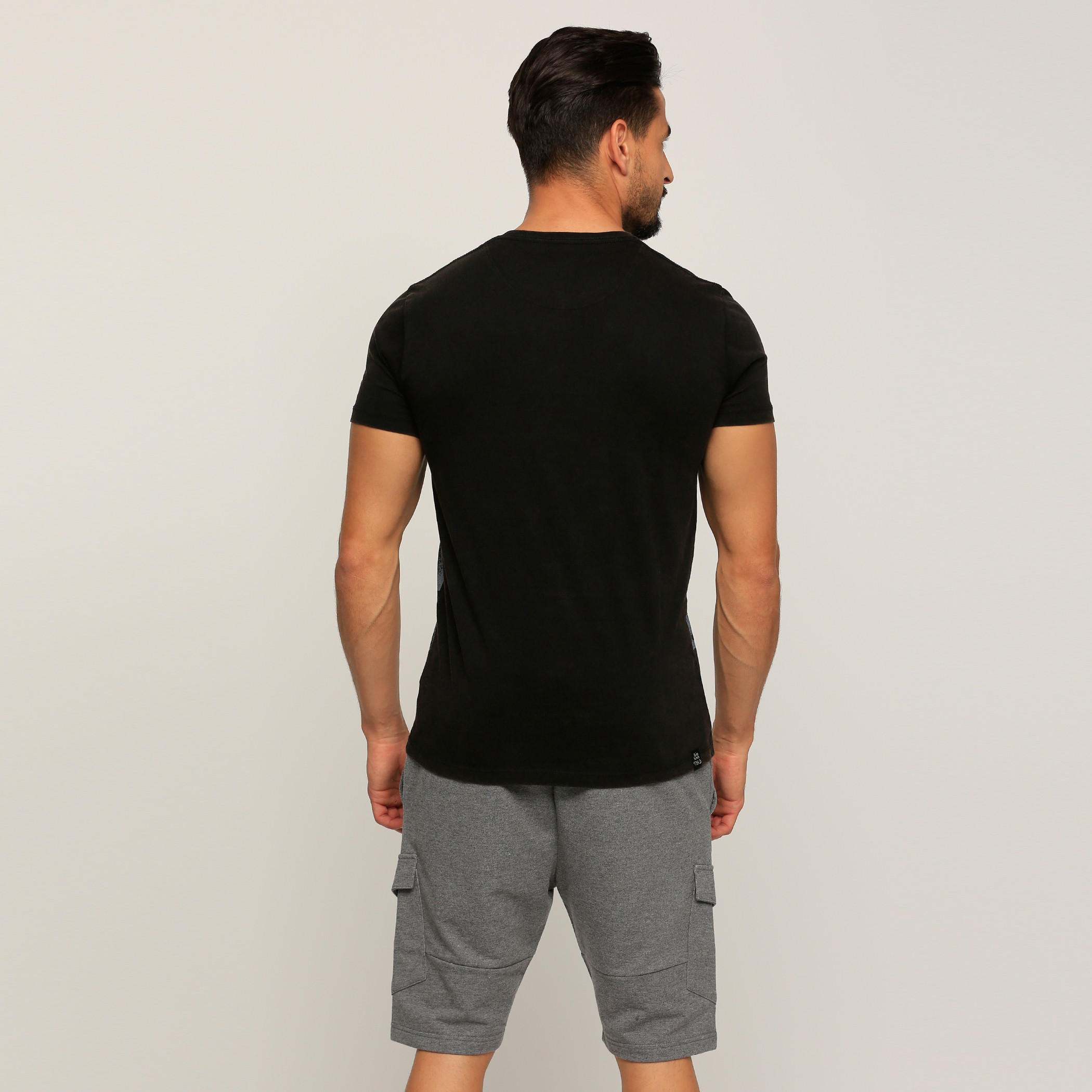 تيشيرت بياقة مستديرة وأكمام قصيرة مع طبعات بيينج هيومان-men-clothing-tshirtsandpolos-tshirts-image-2