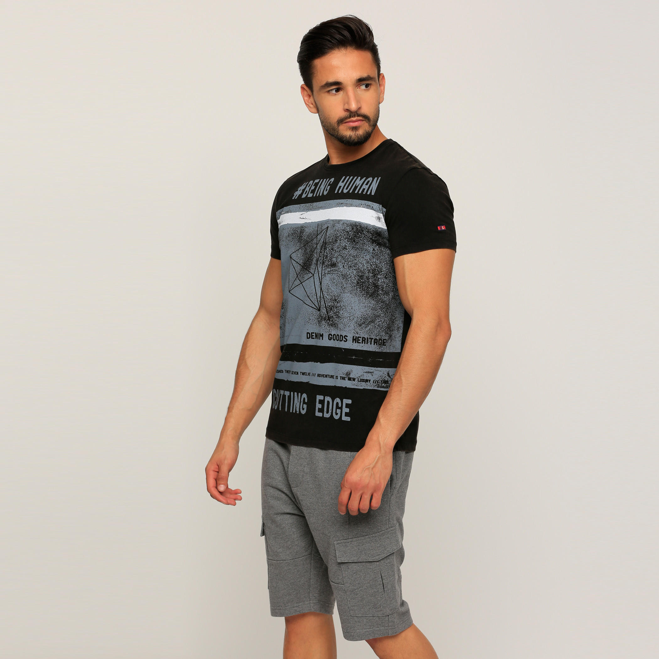 تيشيرت بياقة مستديرة وأكمام قصيرة مع طبعات بيينج هيومان-men-clothing-tshirtsandpolos-tshirts-image-3