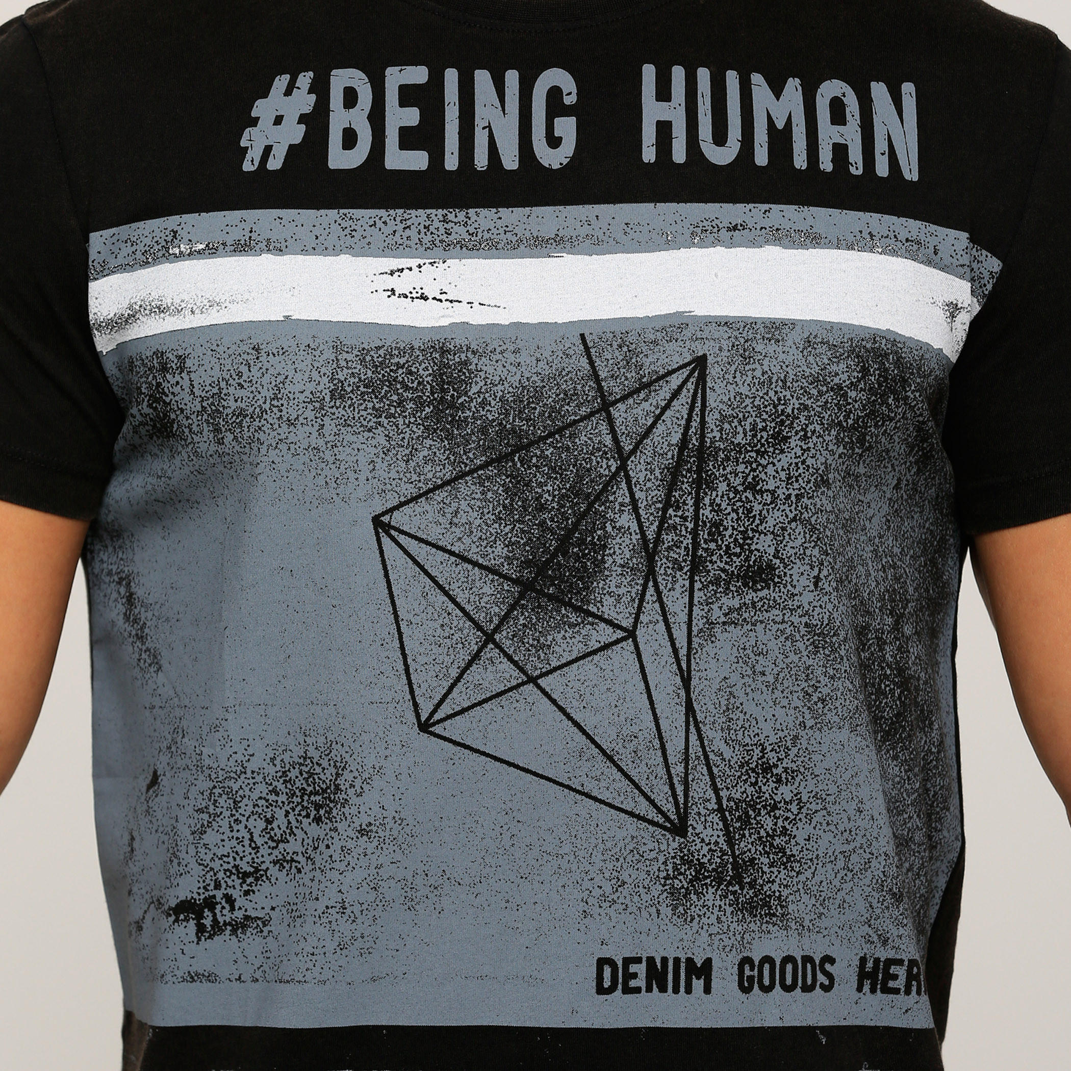 تيشيرت بياقة مستديرة وأكمام قصيرة مع طبعات بيينج هيومان-men-clothing-tshirtsandpolos-tshirts-image-4