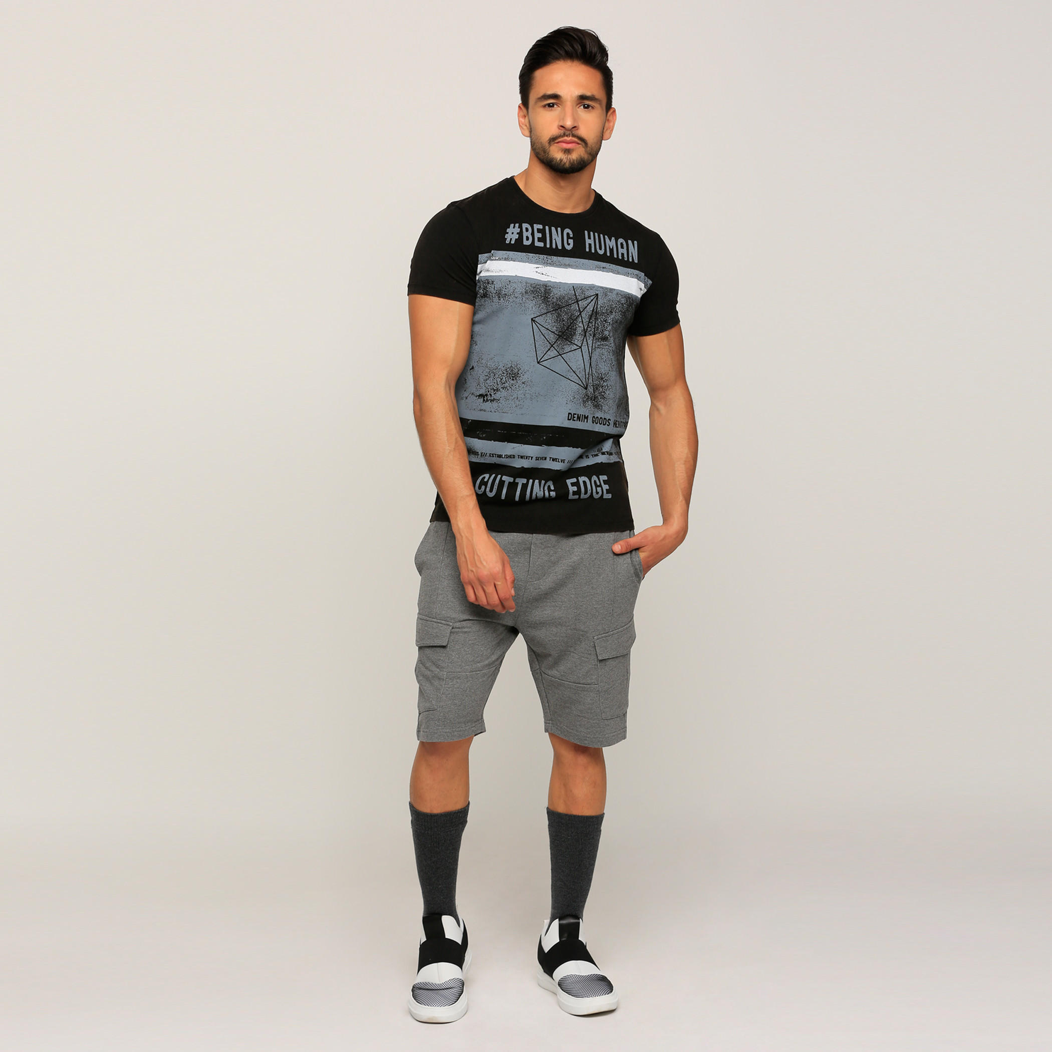 تيشيرت بياقة مستديرة وأكمام قصيرة مع طبعات بيينج هيومان-men-clothing-tshirtsandpolos-tshirts-image-5