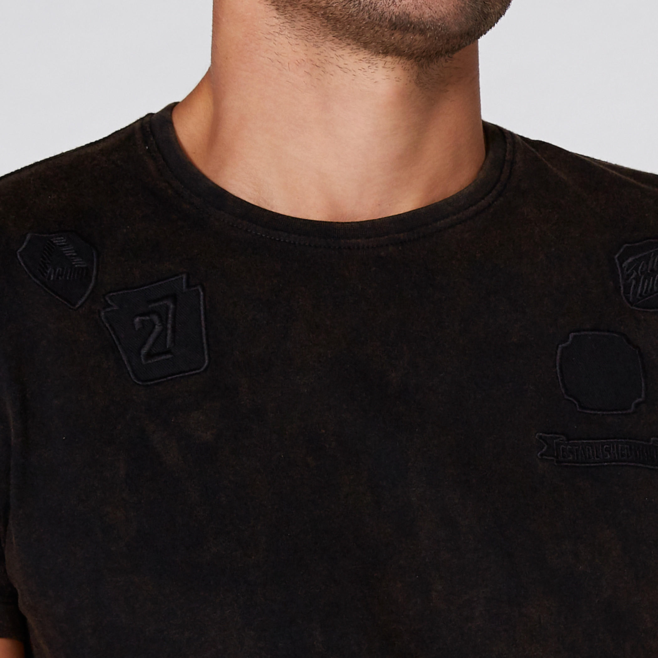 تيشيرت بياقة مستديرة وأكمام قصيرة من بيينج هيومان-men-clothing-tshirtsandpolos-tshirts-image-3